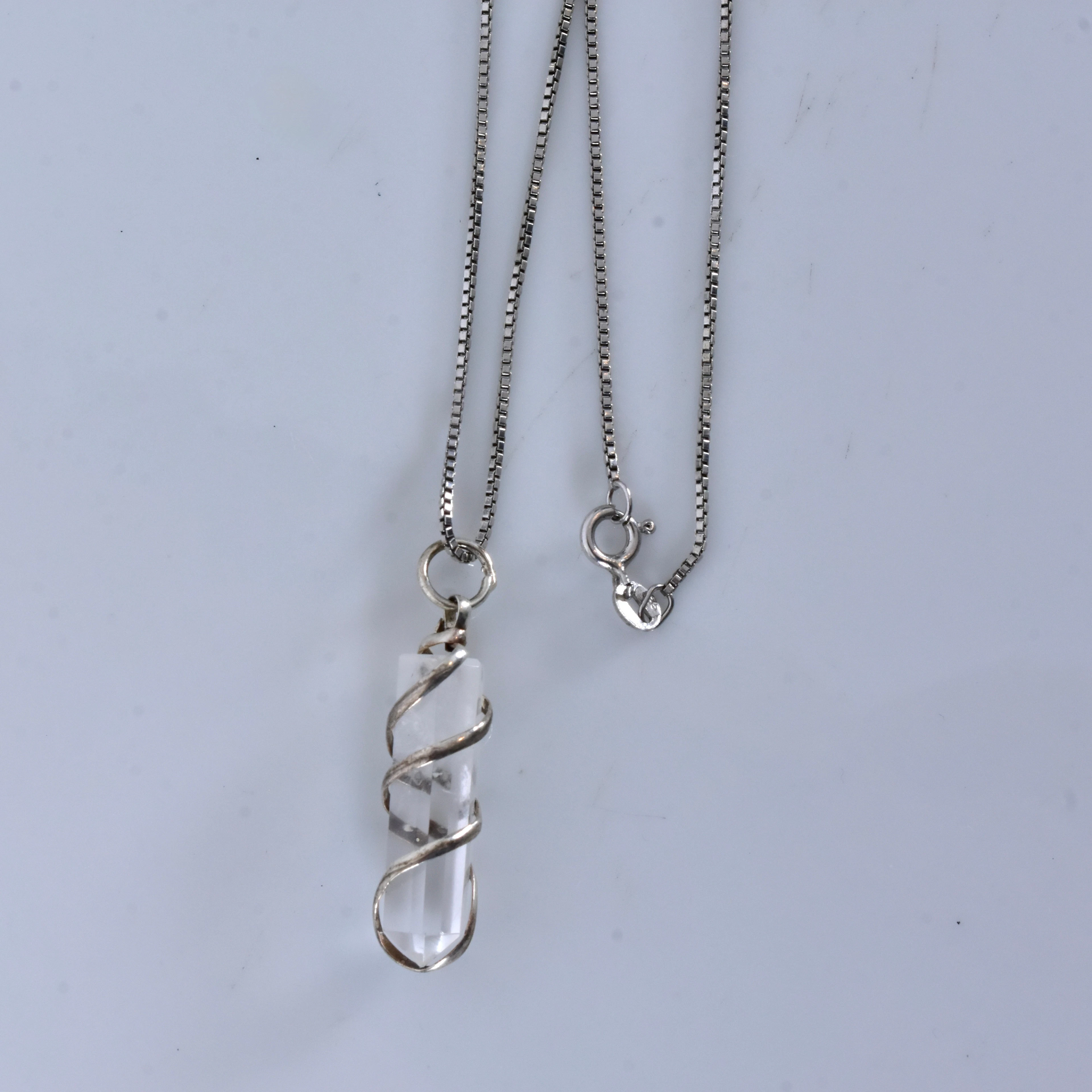 HÄNGE, med kristall och kedja, silver.