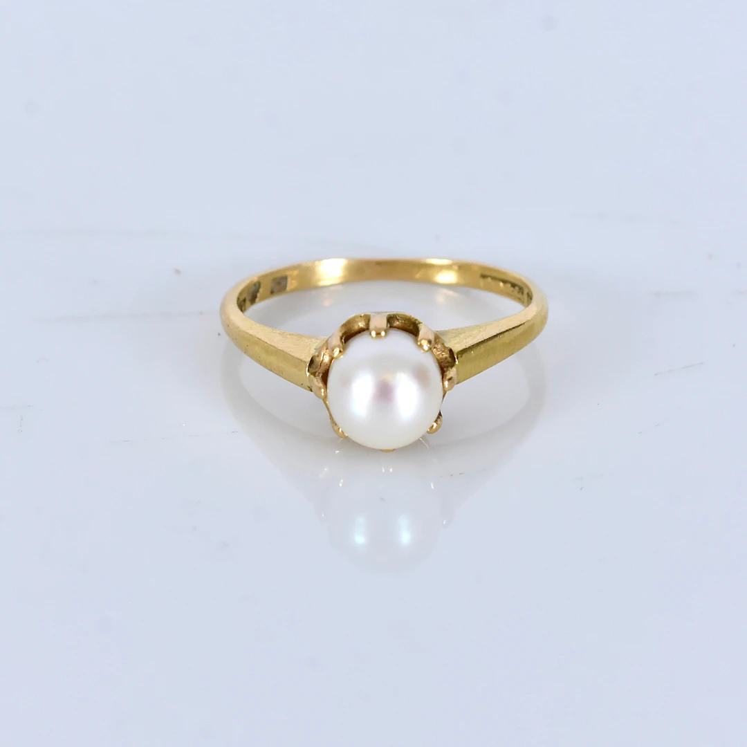 RING MED PÄRLA, 18K.