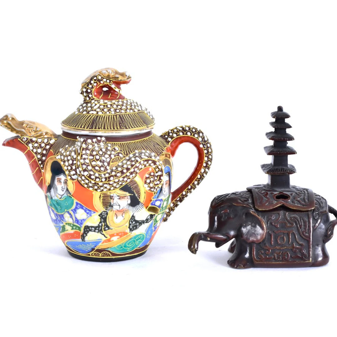 RÖKELSEKAR, brons, Japan, Meiji (1868-1912). medföljer tekanna, porslin