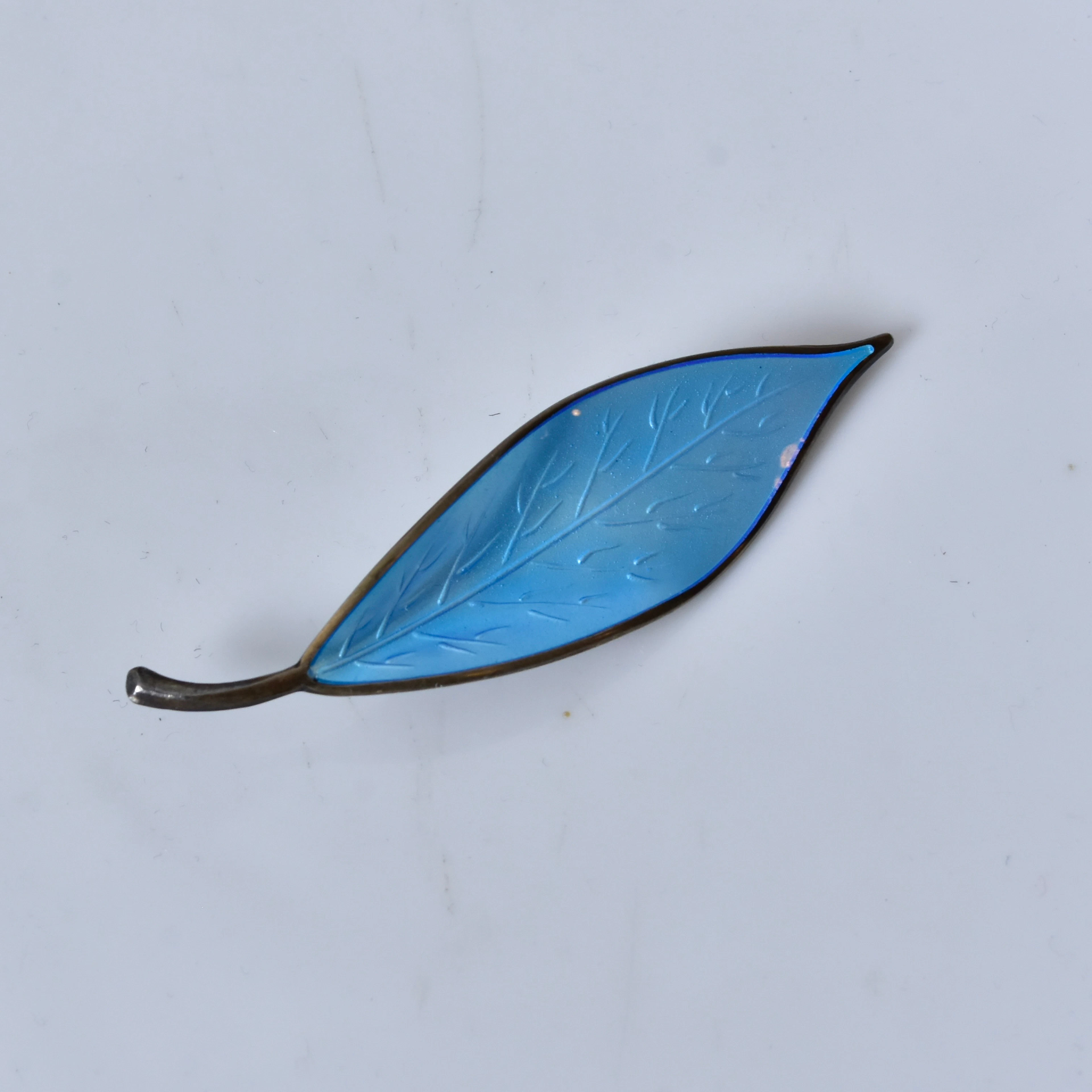 DAVID ANDERSEN. brosch, förgyllt stelingsilver, lövformad.