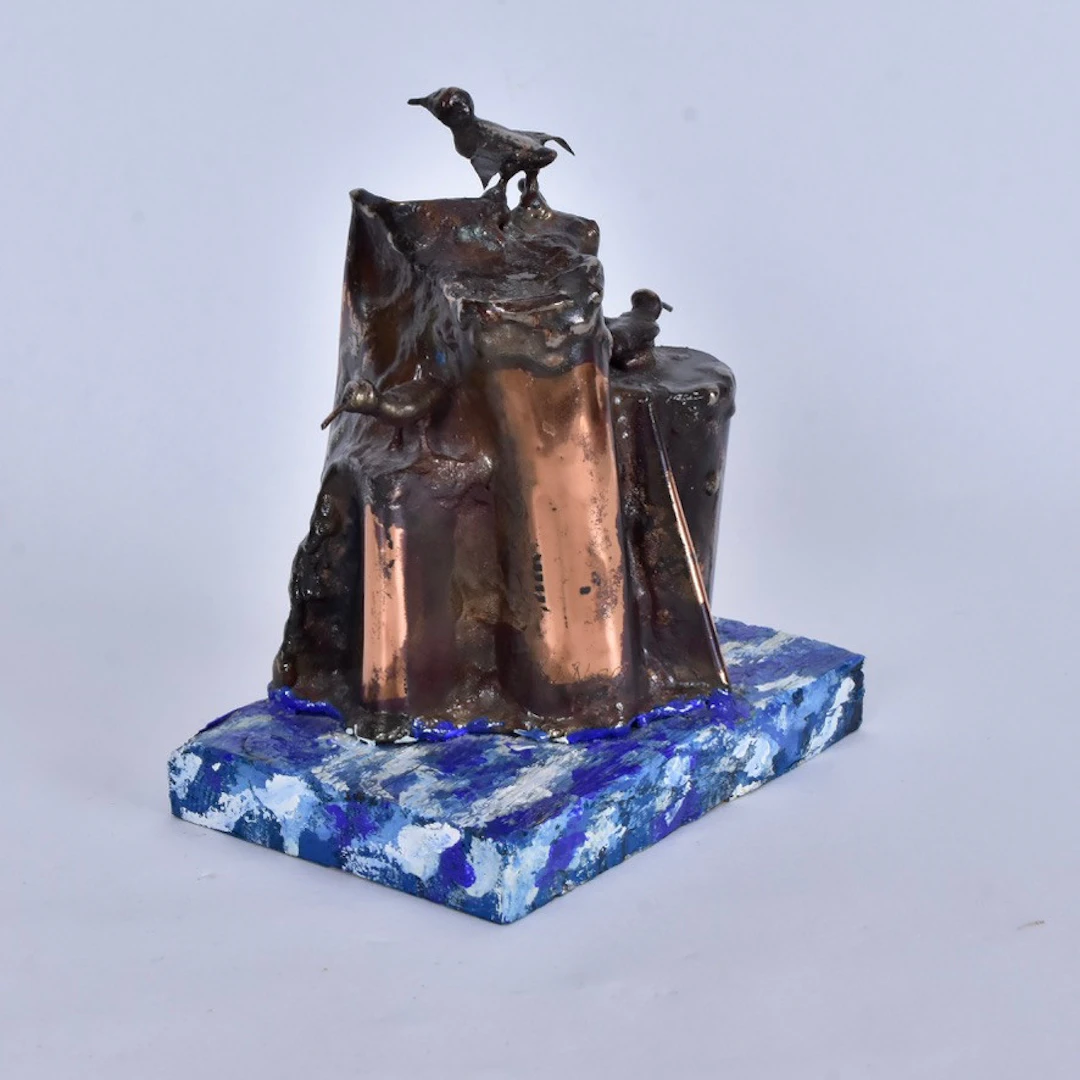 JAN ÅBERG. Skulptur, koppar på bemålad träsockel.