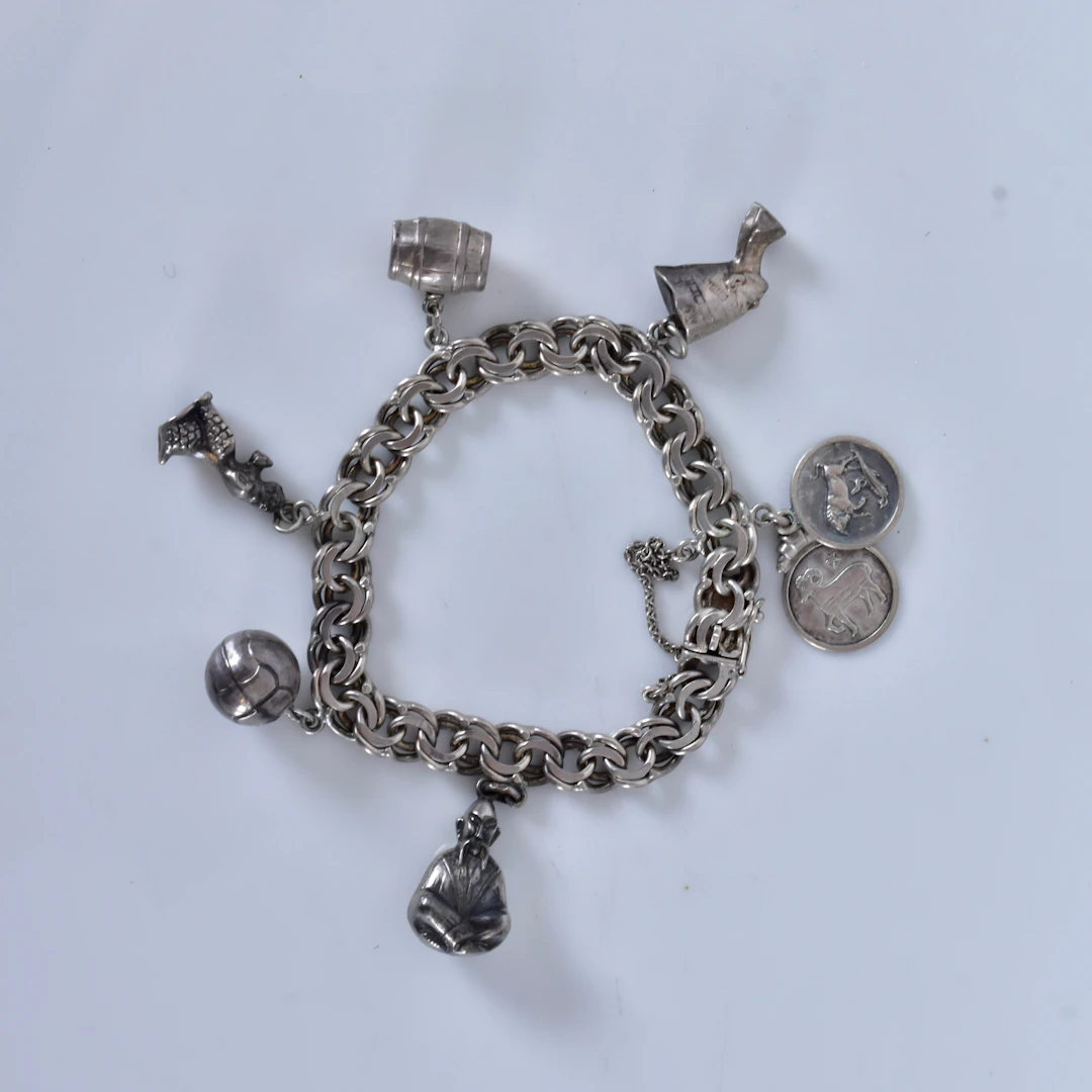 ARMBAND, med berlocker, bismarck, silver.