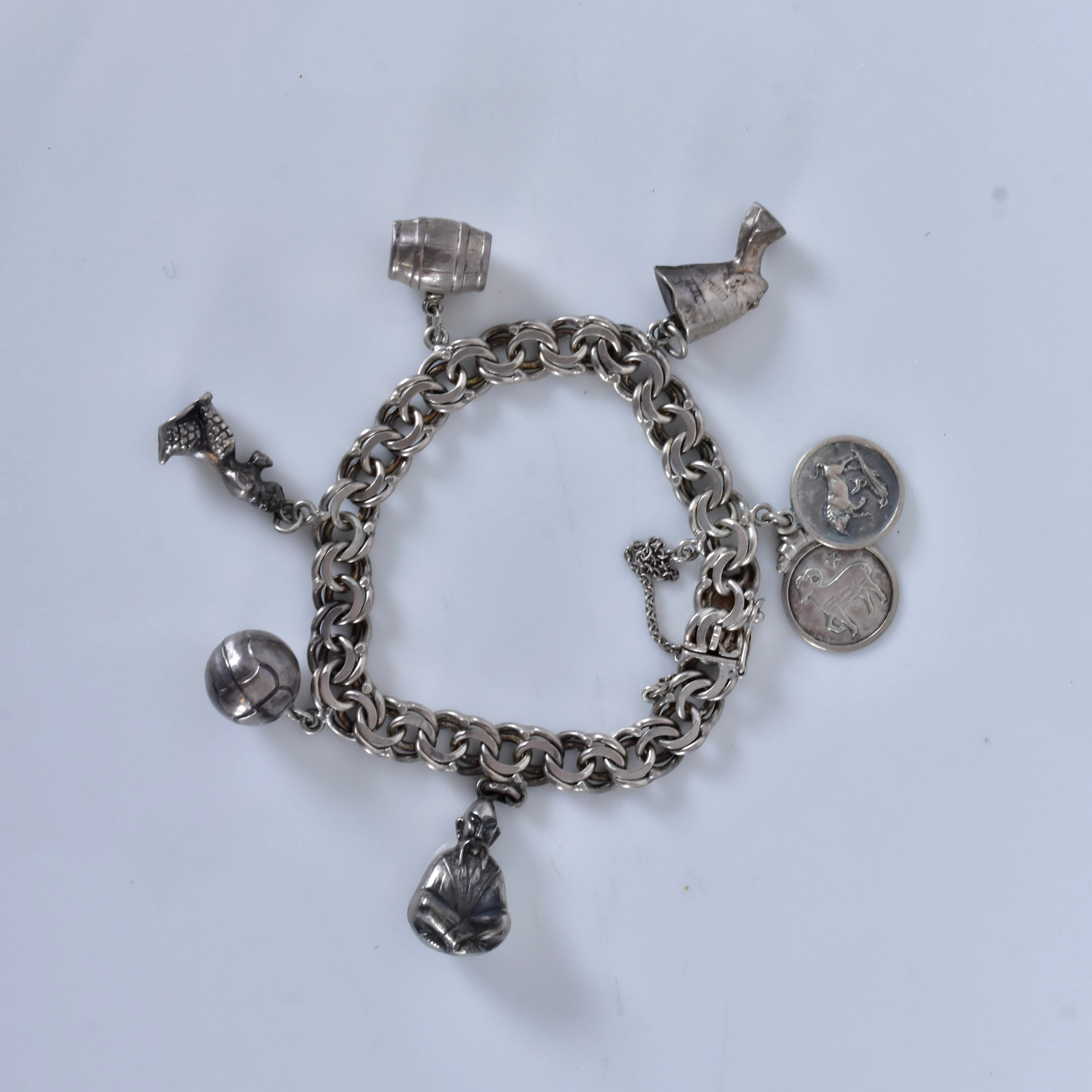 ARMBAND, med berlocker, bismarck, silver.