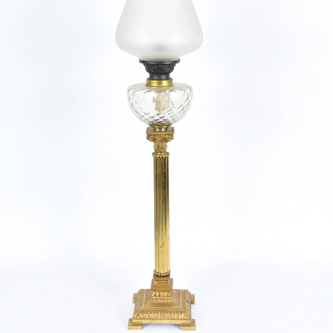 BORDSFOTOGENLAMPA, förgylld metall och glas, sekelskiftet 1900.