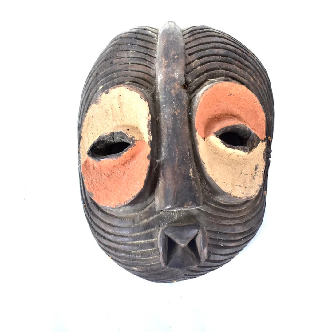 MASK, skuret trä och ockra, så kallad Kifwebe.