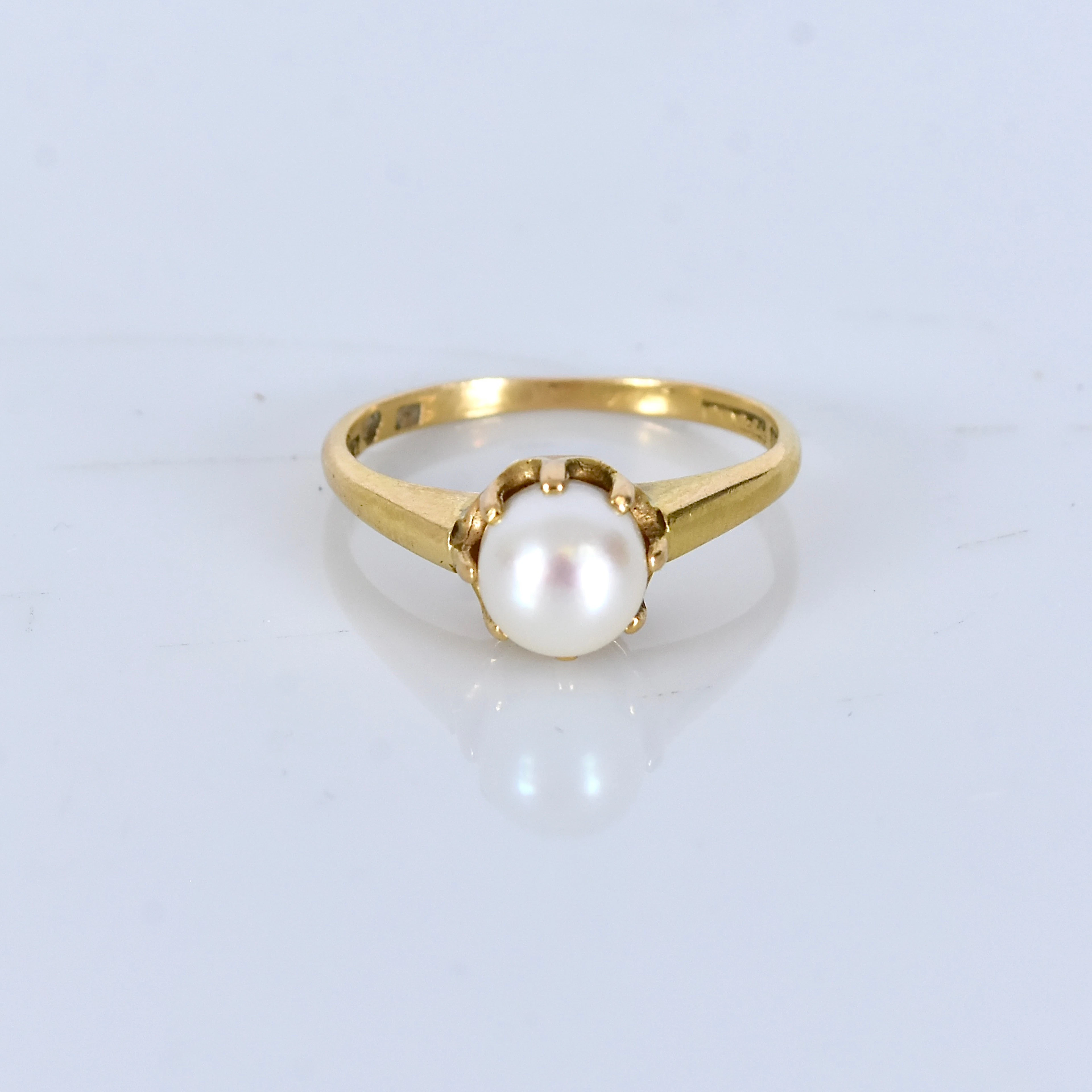RING MED PÄRLA, 18K.