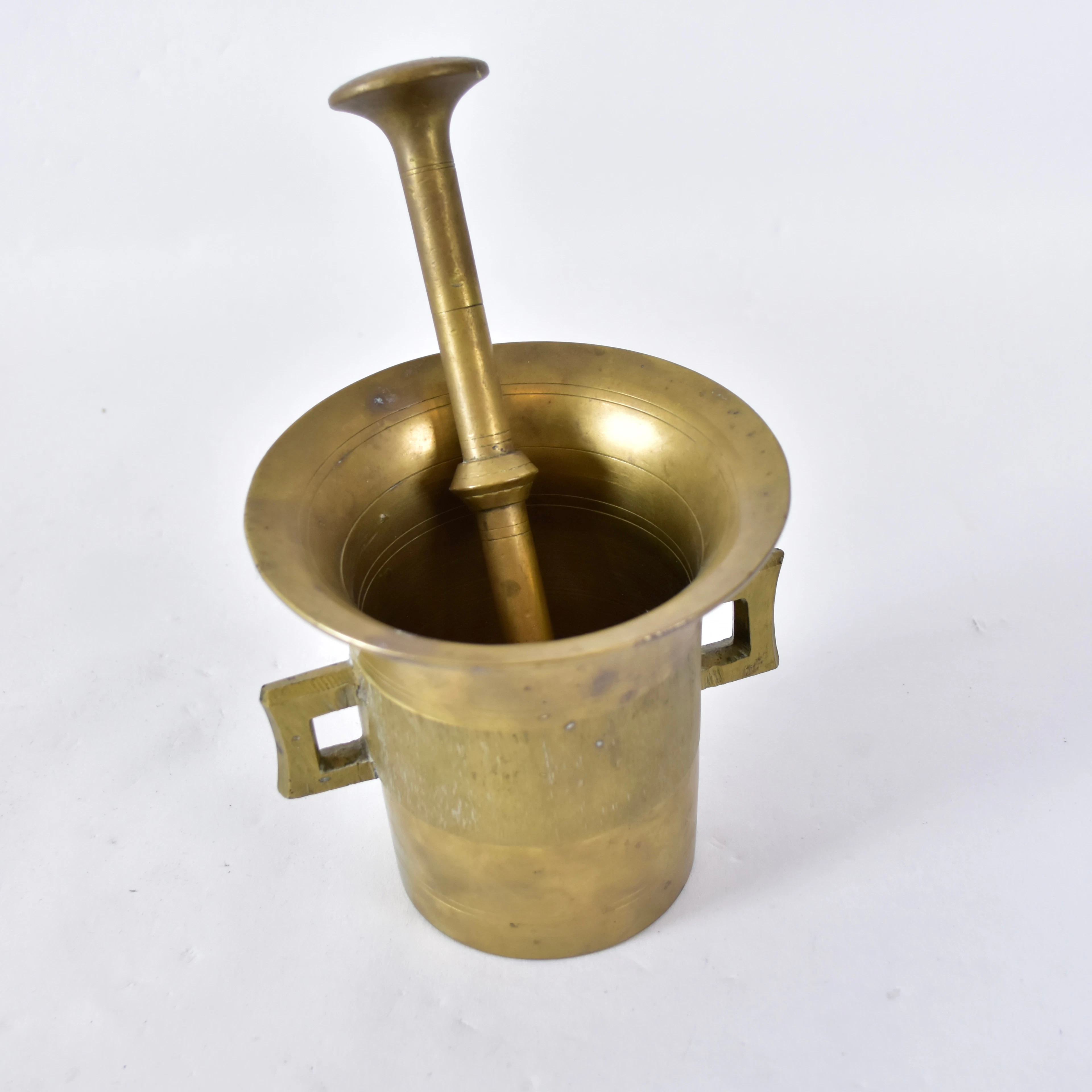 MORTEL MED PISTILL, mässing.
