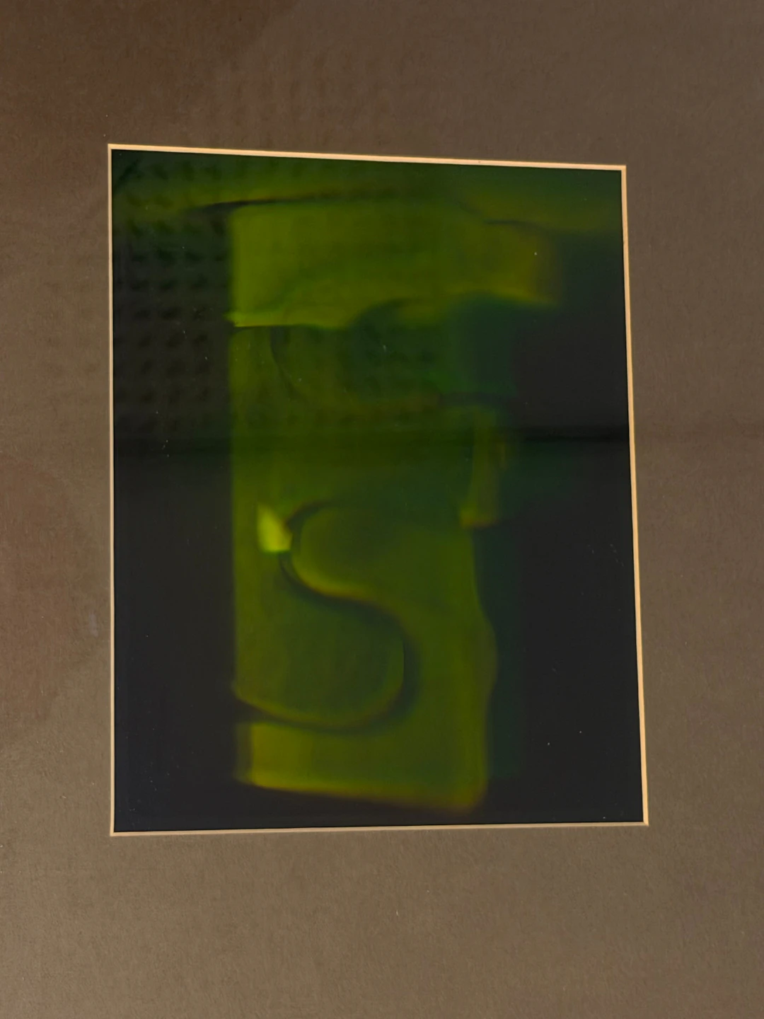 HOLOGRAM, inramat, geometrisk skulptur.