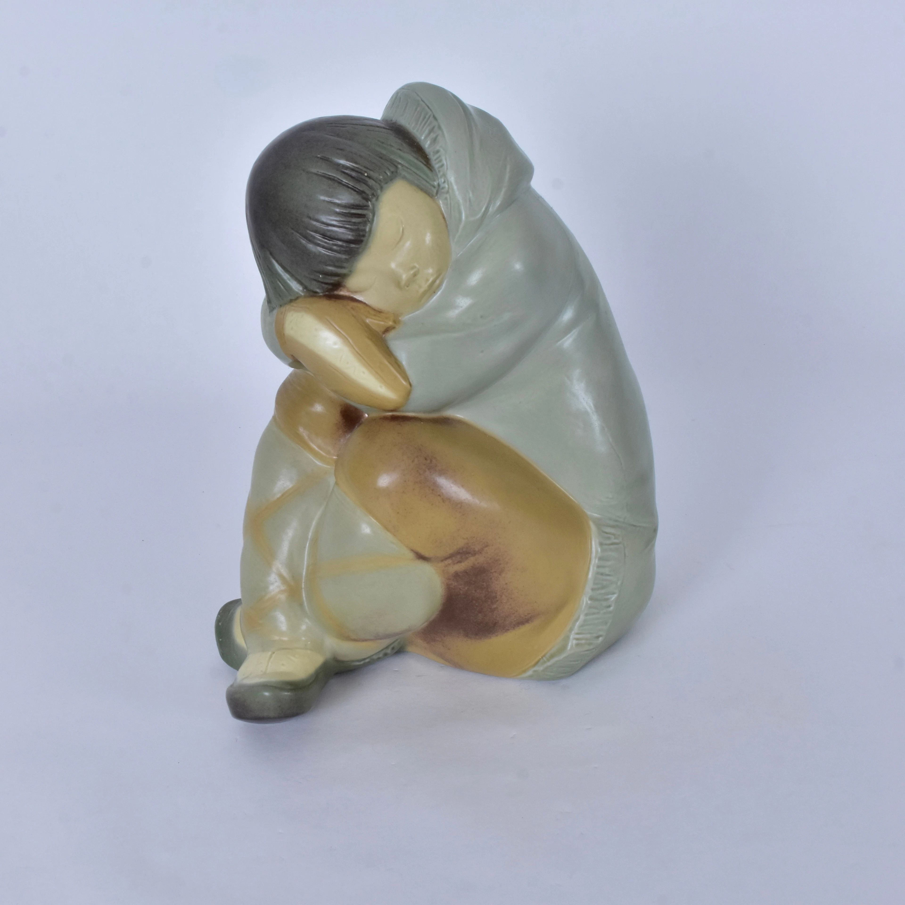 JOSÉ HUERTA. figurin, stengods, "Nino Esquimal" (eskimåpojke).
