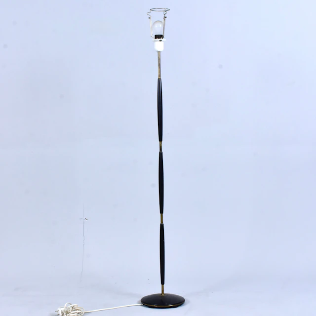 GOLVLAMPA, mässing och målat trä, EAE 163, Eskilstuna elektrofabrik