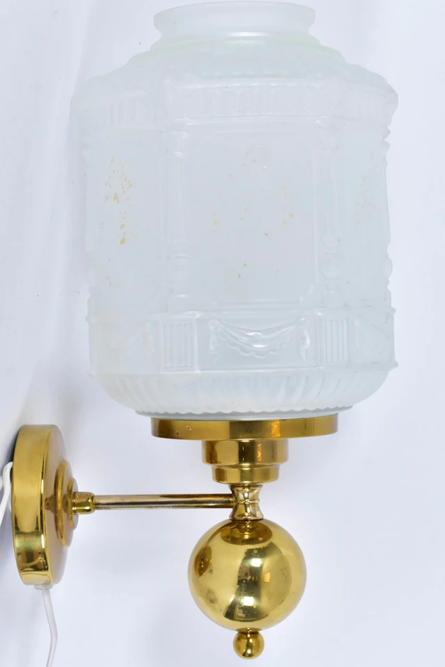 VÄGGLAMPA, mässing och glas.