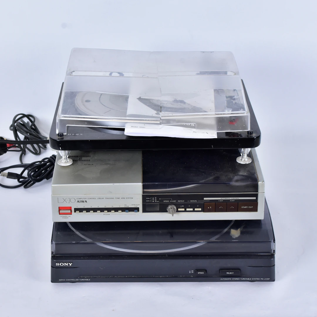 SKIVSPELARE, 3-stycken, Sony PS-LX46P, Aiwa LX-70 samt AGK 10341.