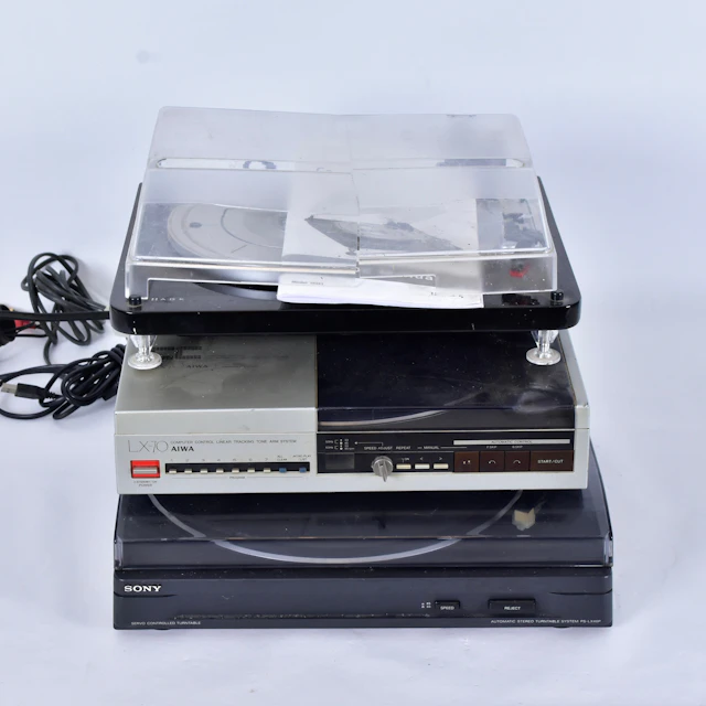 SKIVSPELARE, 3-stycken, Sony PS-LX46P, Aiwa LX-70 samt AGK 10341.