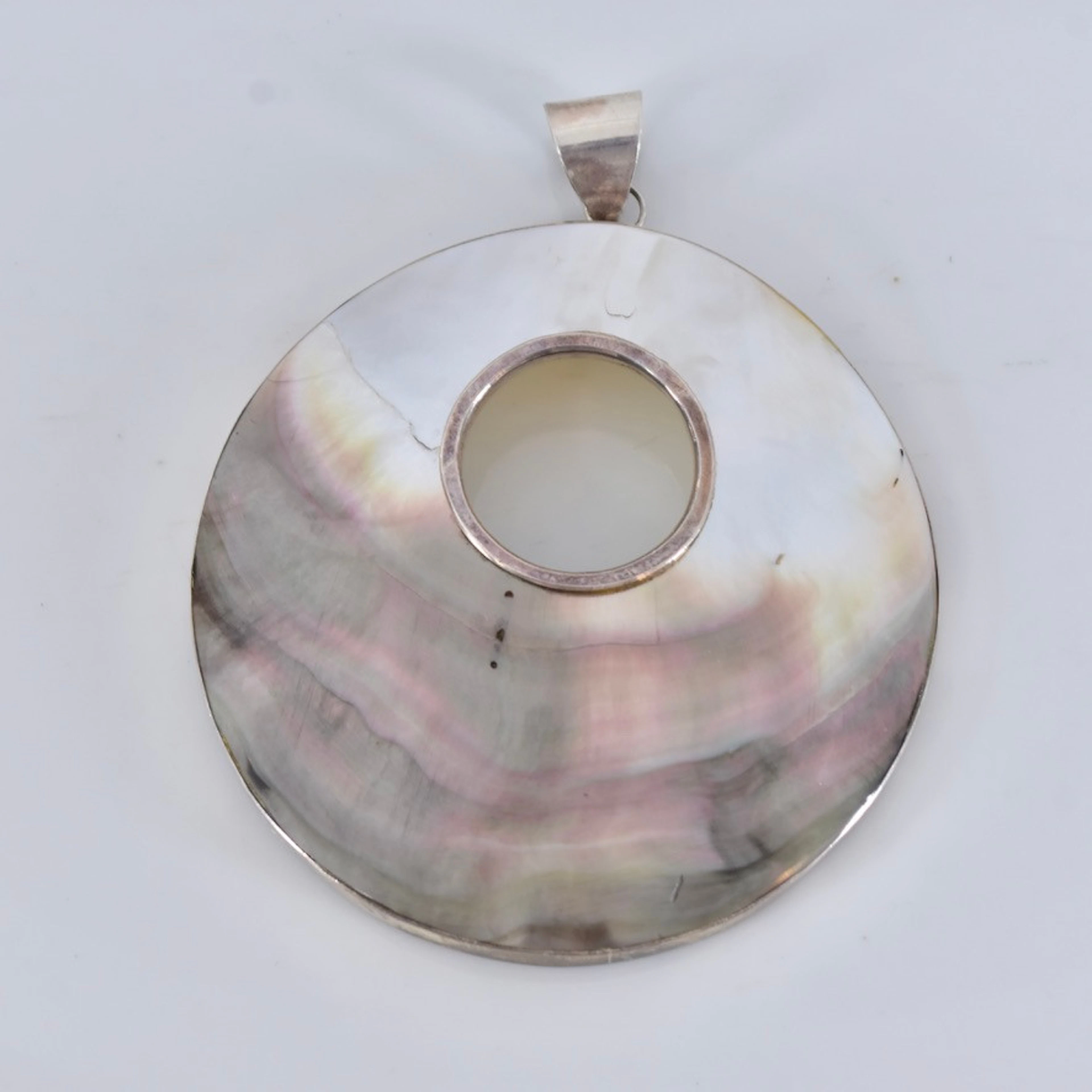 HÄNGE, sterlingsilver och pärlemor.