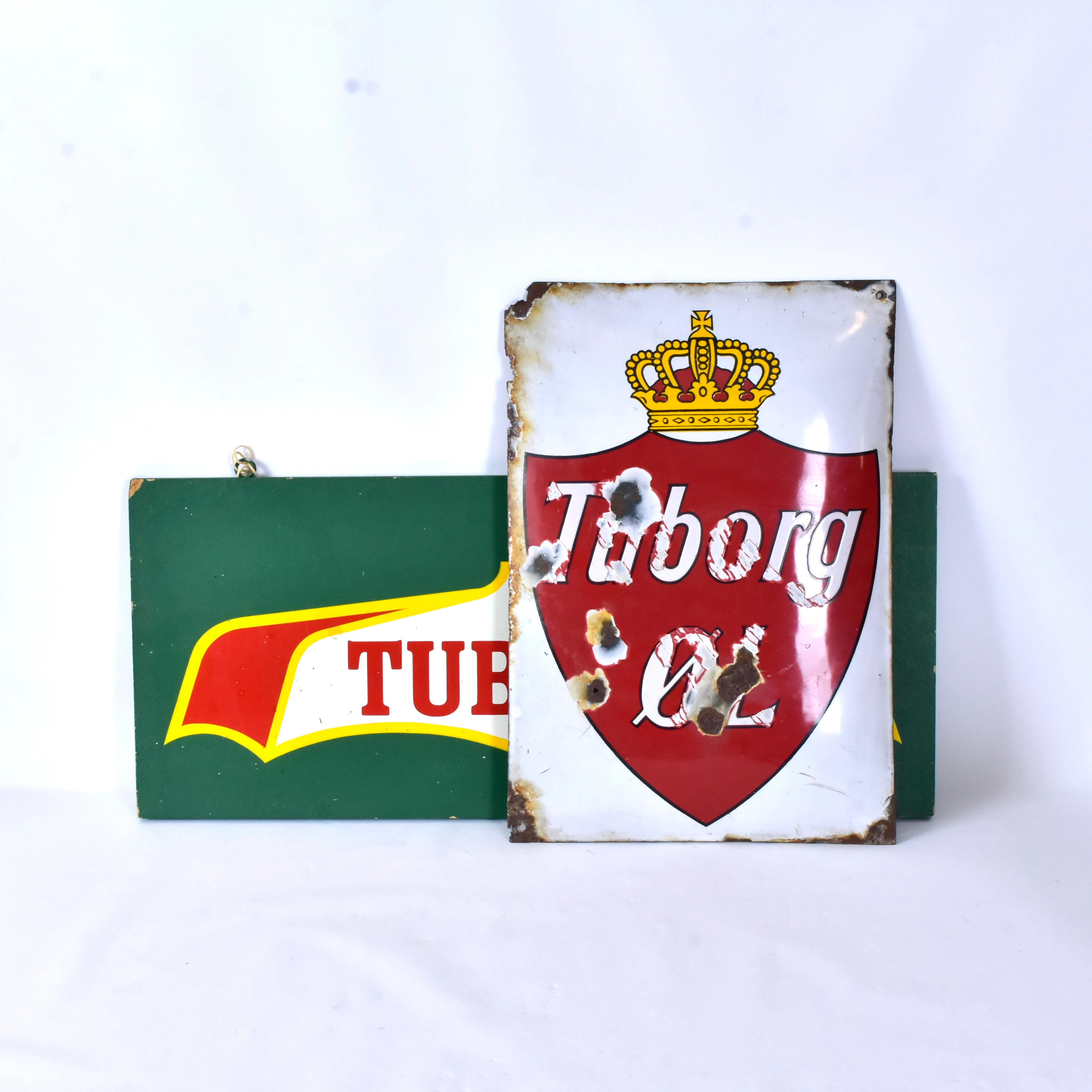SKYLTAR, 2 st, metall/trä, "Tuborg", Danmark.