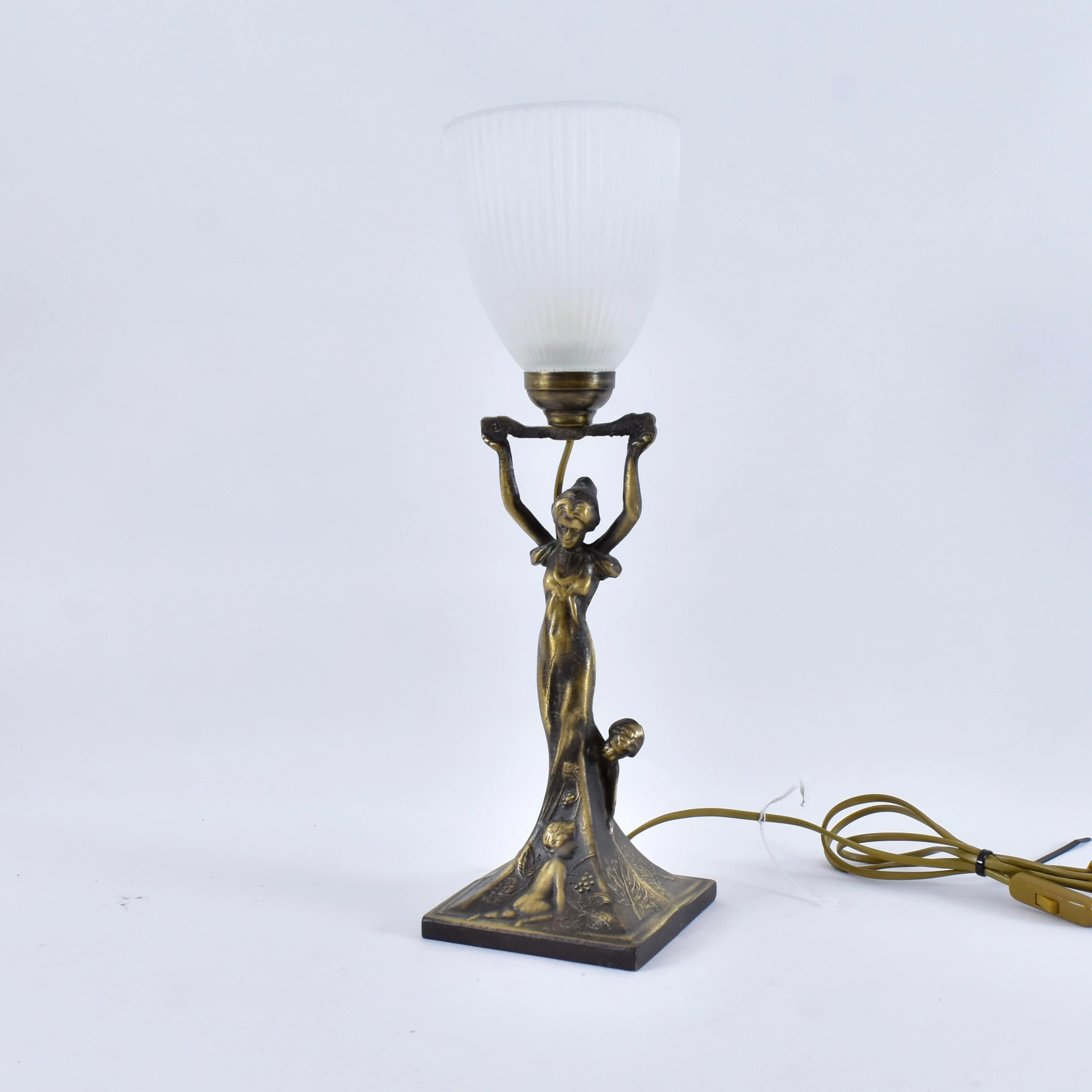 BORDSLAMPA, patinerad metall, Jugendstil, Lyktan, 1900-talets senare del.