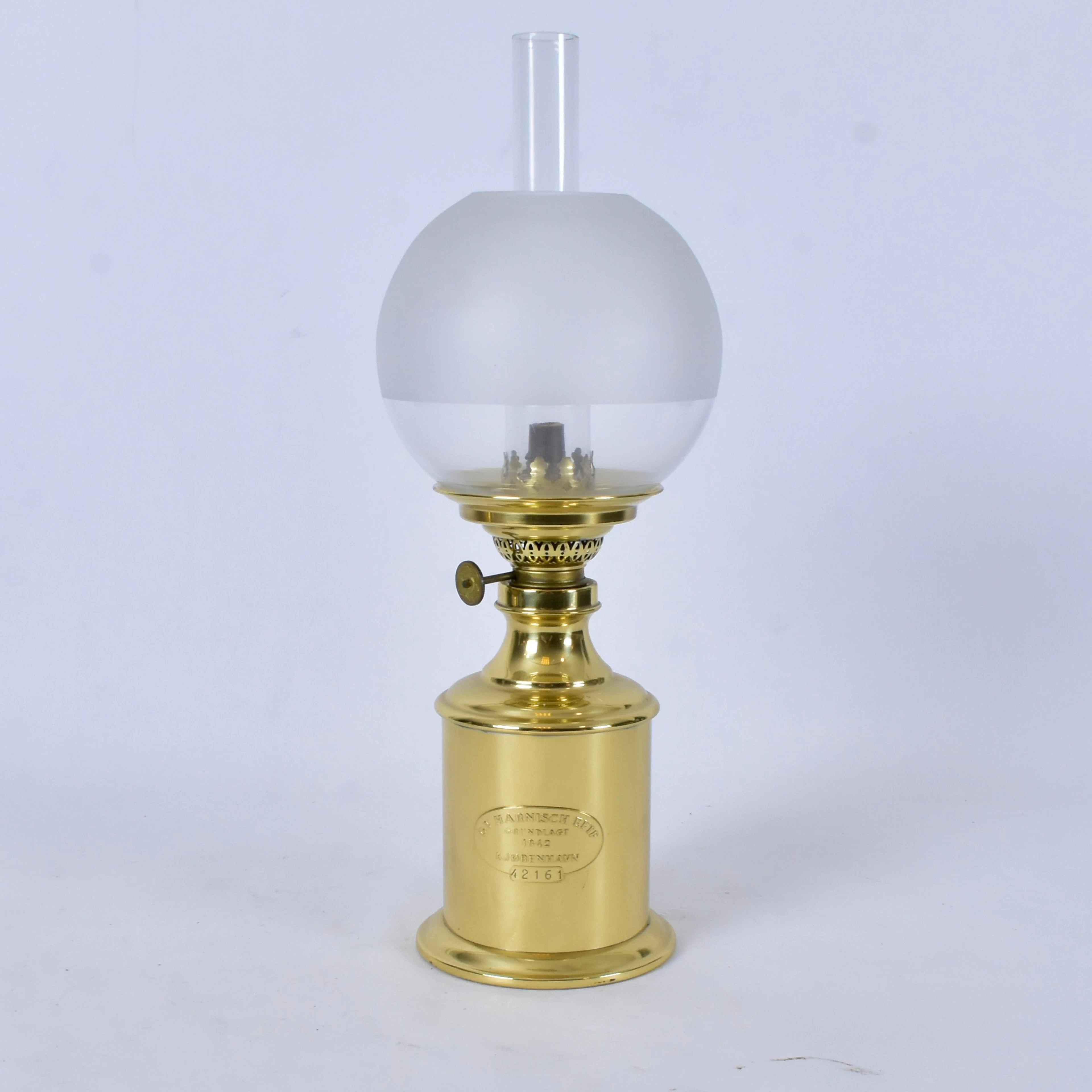 BORDSFOTOGENLAMPA, mässing och glas, G.V. Harnisch, köpenhamn.