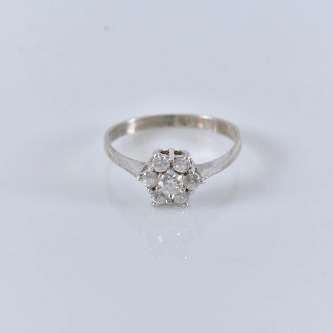 CARMOSÉRING, med vita stenar, sterlingsilver.