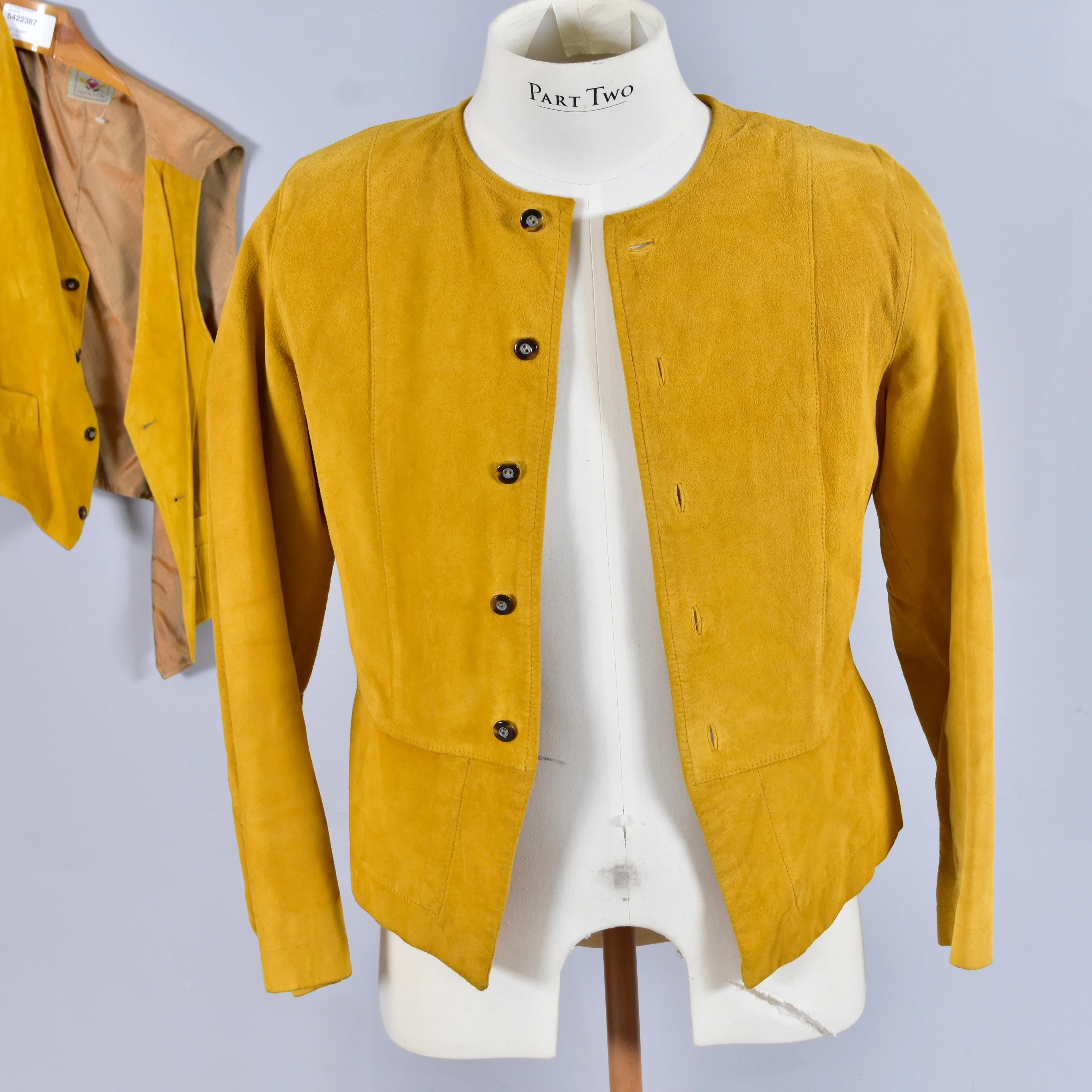 VÄST SAMT BOLERO, mocka, Designed in Denmark.