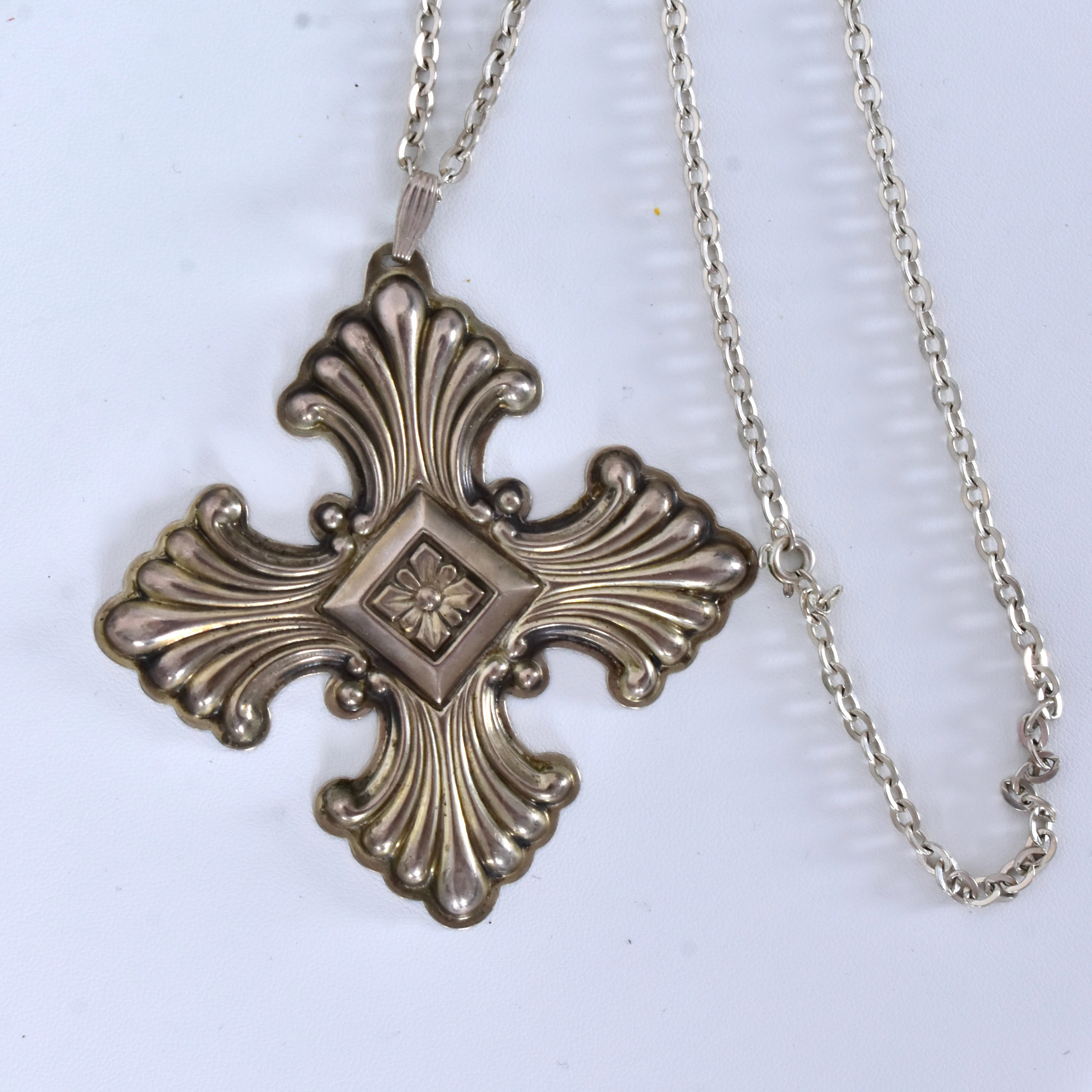KEDJA SAMT HÄNGE, sterlingsilver, Christmas Cross, Reed & Barton.