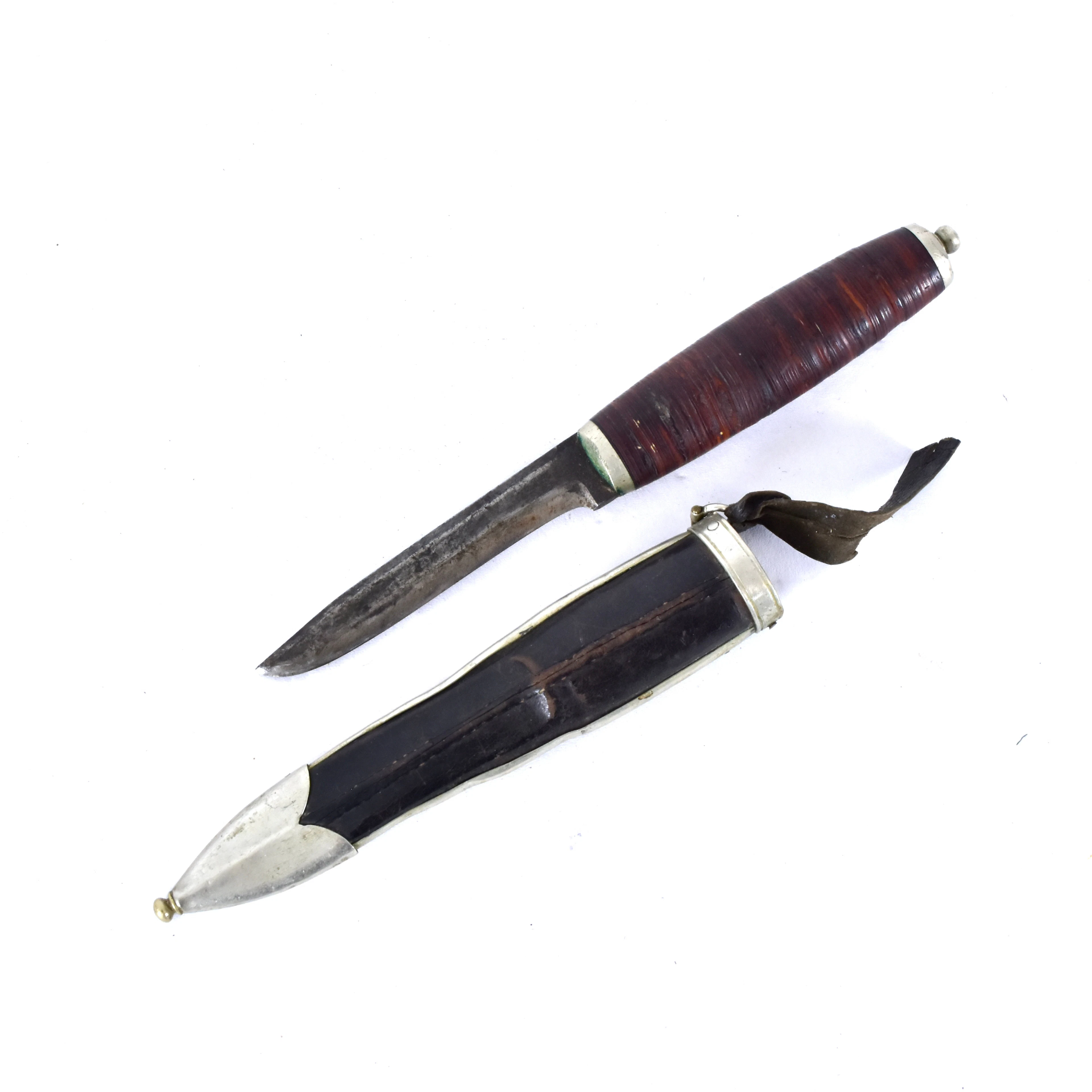 KNIV I BALJA, 1900-talets början.