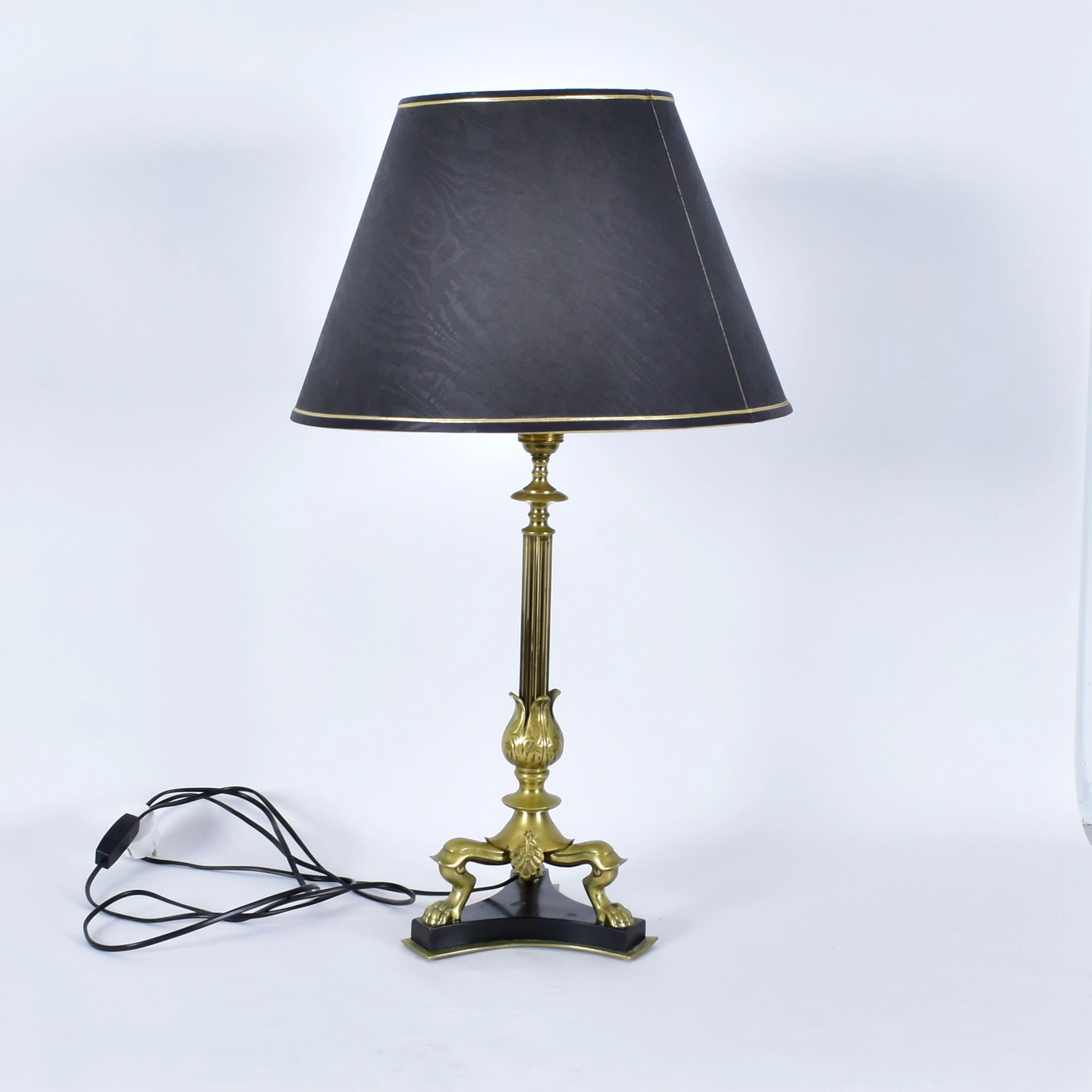 BORDSLAMPA, mässing, empirestil.