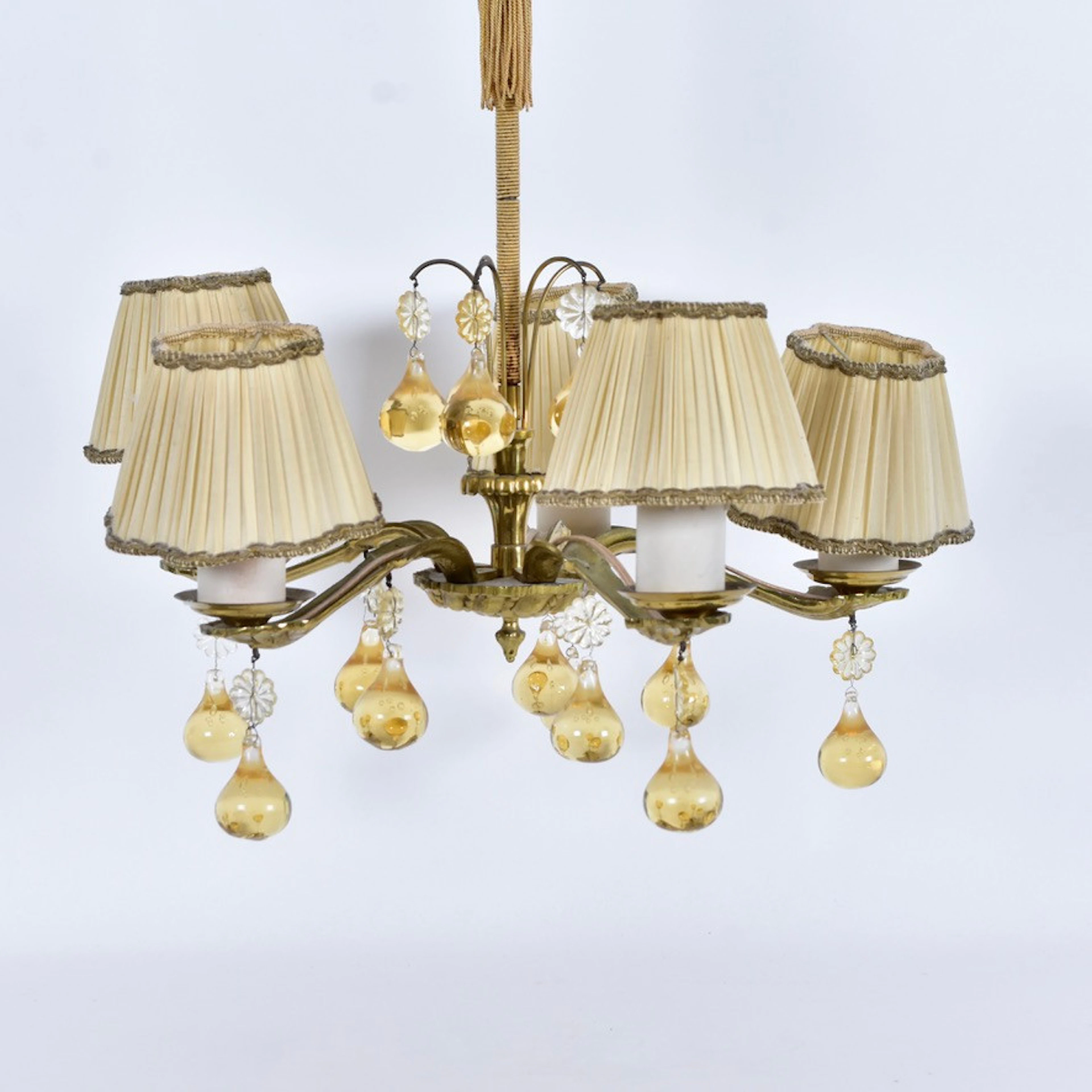 TAKLAMPA, med dropp prismor, 1900-tal.