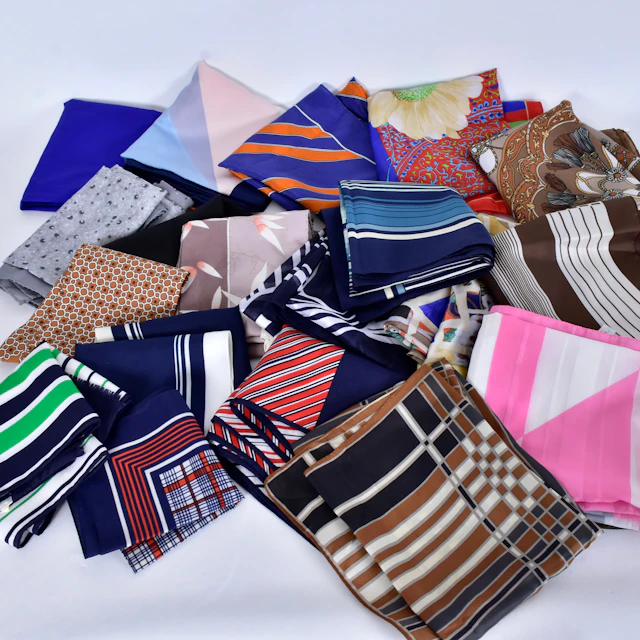 PARTI SCARFS OCH SJALAR.