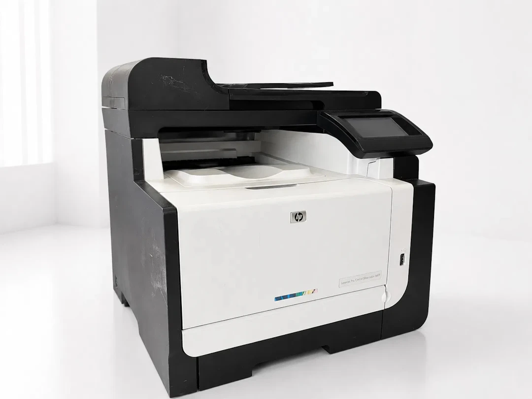 Hewlett Packard LaserJet Pro CM1415fnw multifunktionsfarveprinter.