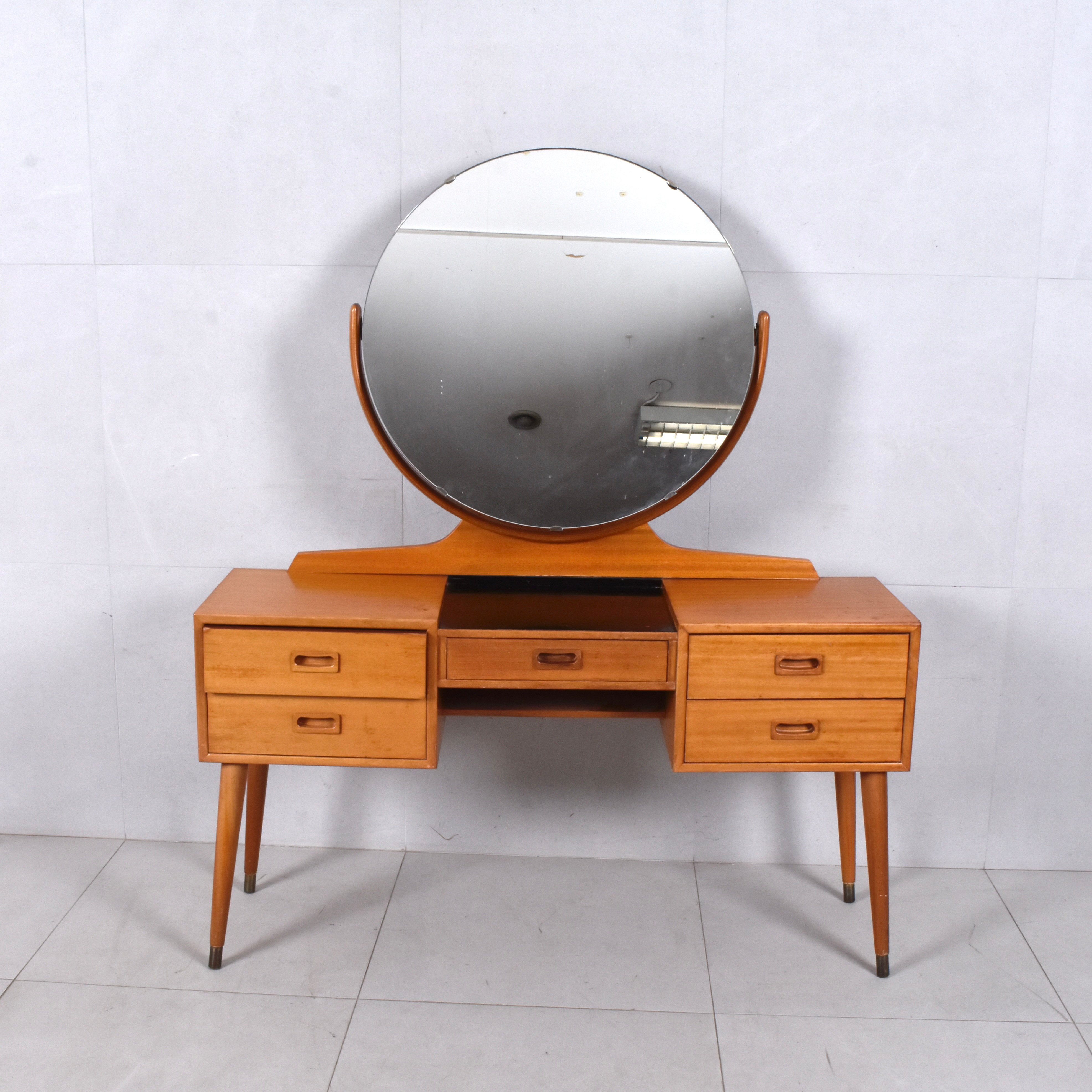 TOILETTEBORD, mahogny och, 1950-60-tal.