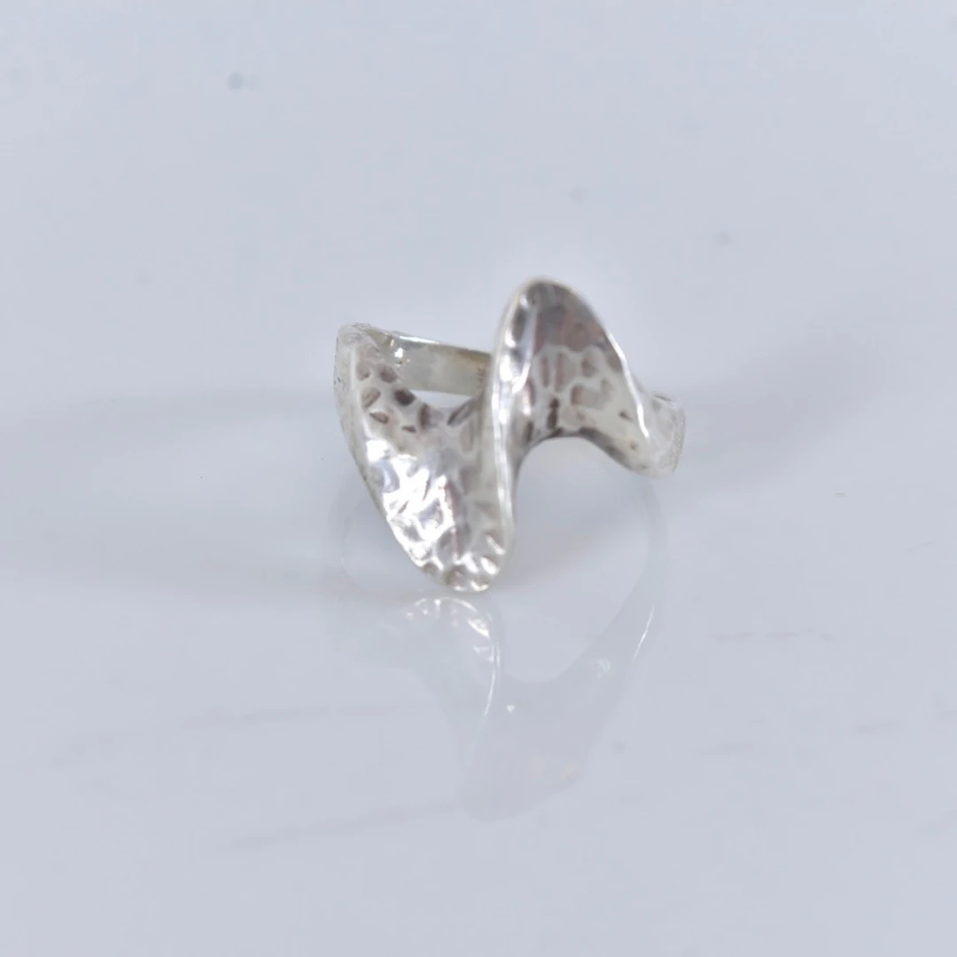 RING, sterlingsilver, Kulhamrad yta.