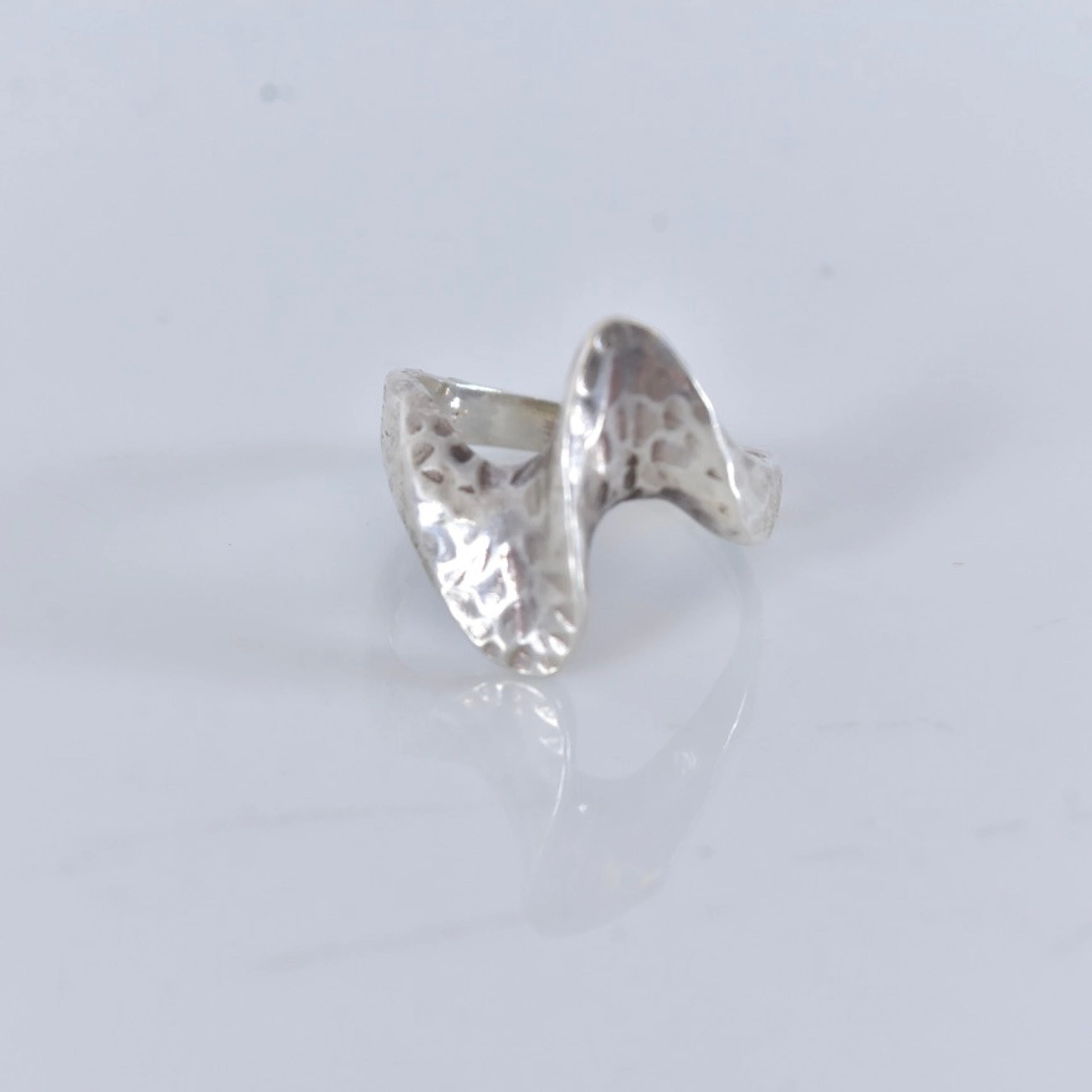RING, sterlingsilver, Kulhamrad yta.