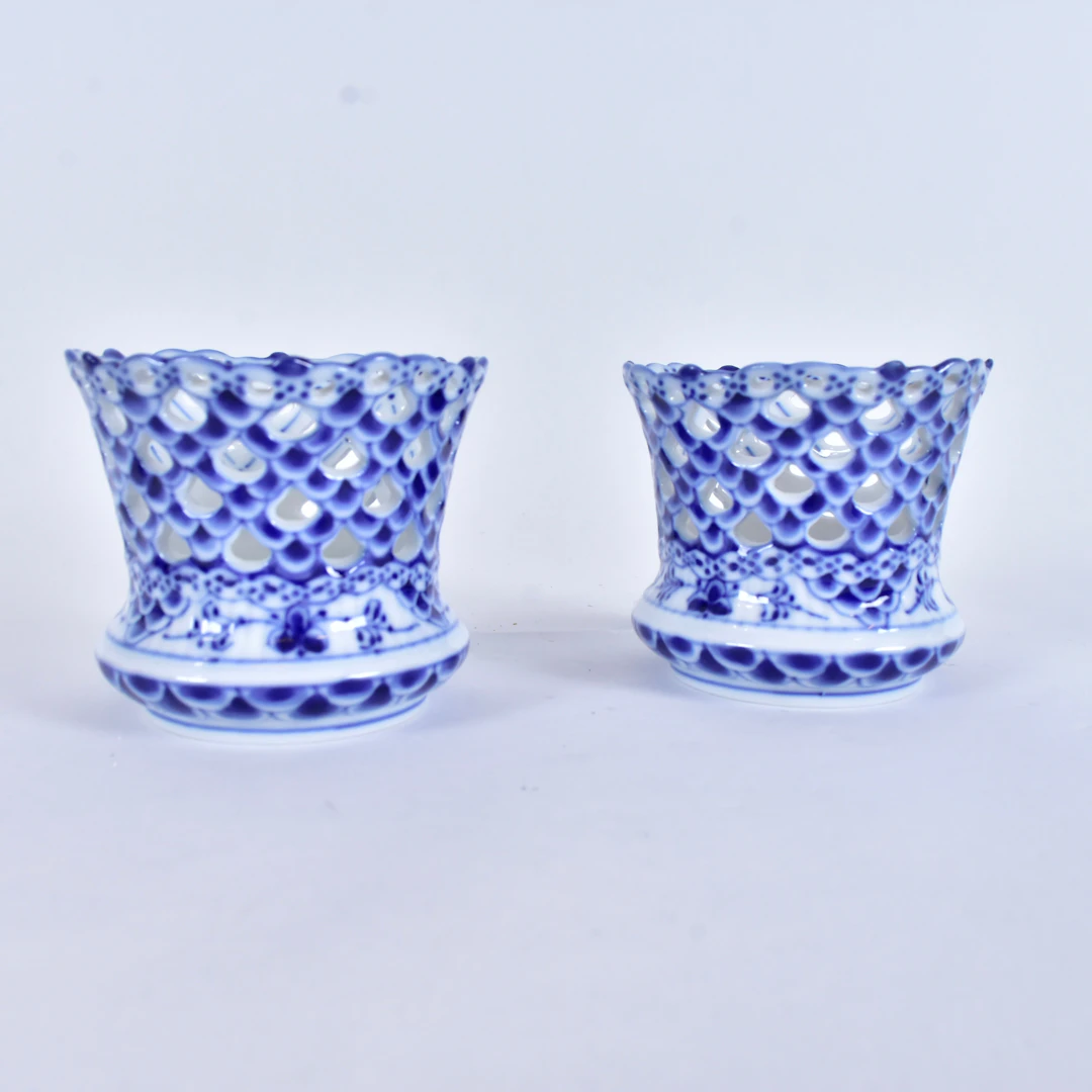 GALLERVASER, ett par, Musselmalet, helblond, 1/1015, Royal Copenhagen, Danmark.