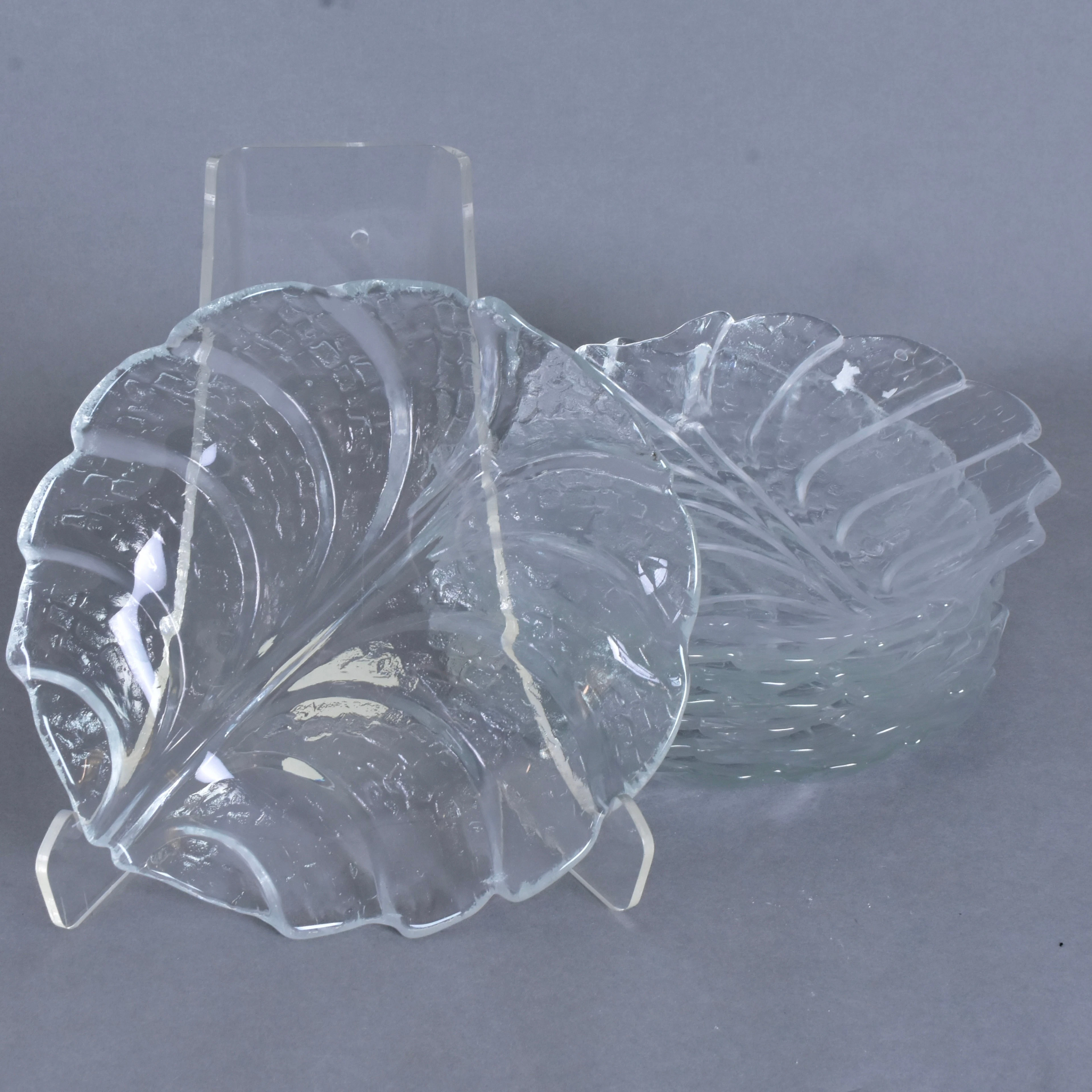 LARS HELLSTEN. Assietter, 8-stycken, glas, "Eden", Orrefors.