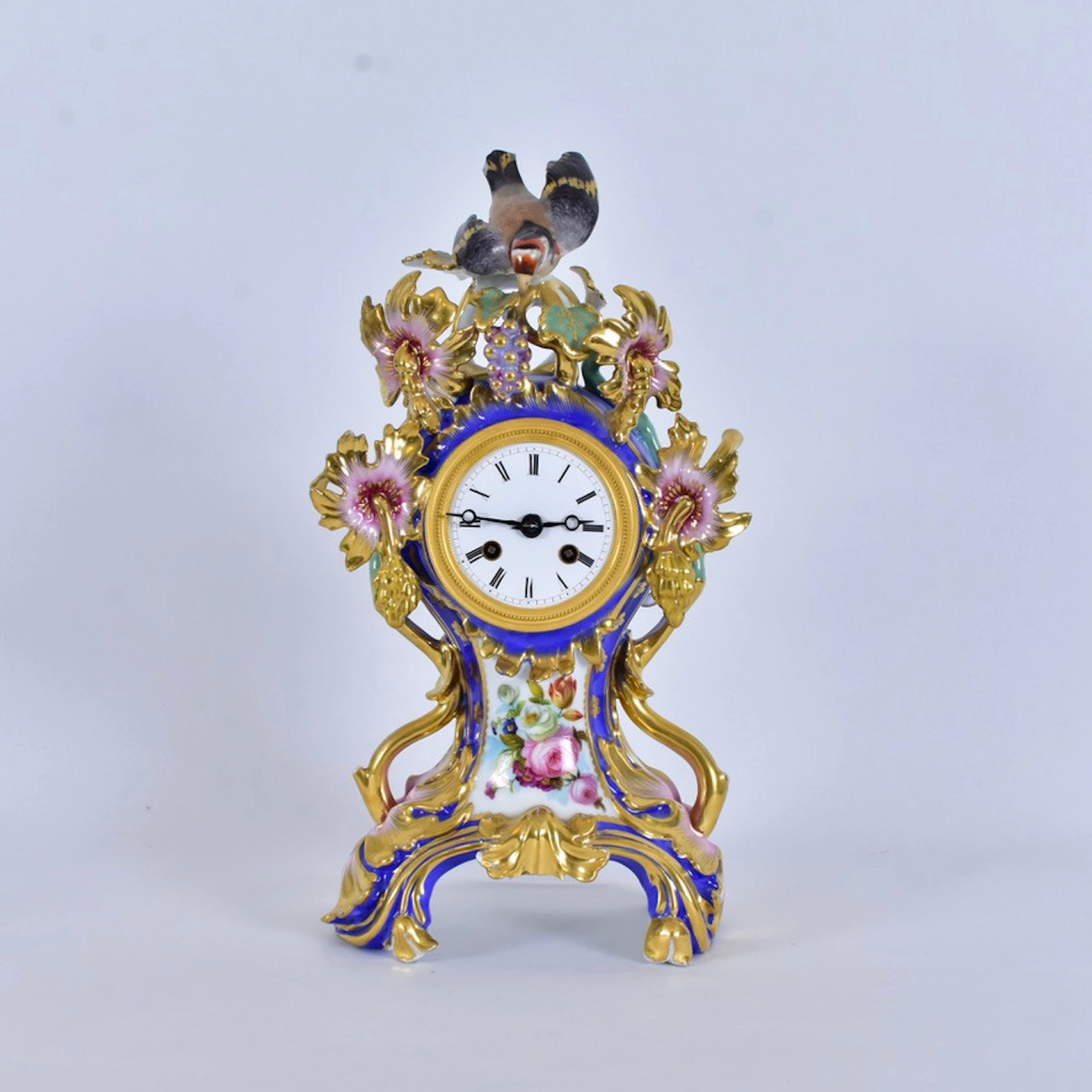 KAMINUR MED SLAG, porslin, Pons, Paris, 1800-tal.