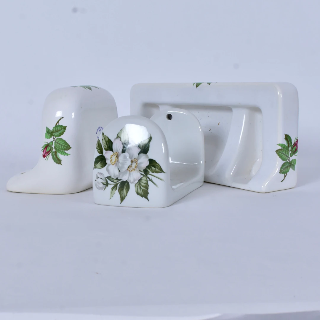 BADRUMSSET, 3 delar, porslin, Porcelaine de Paris.