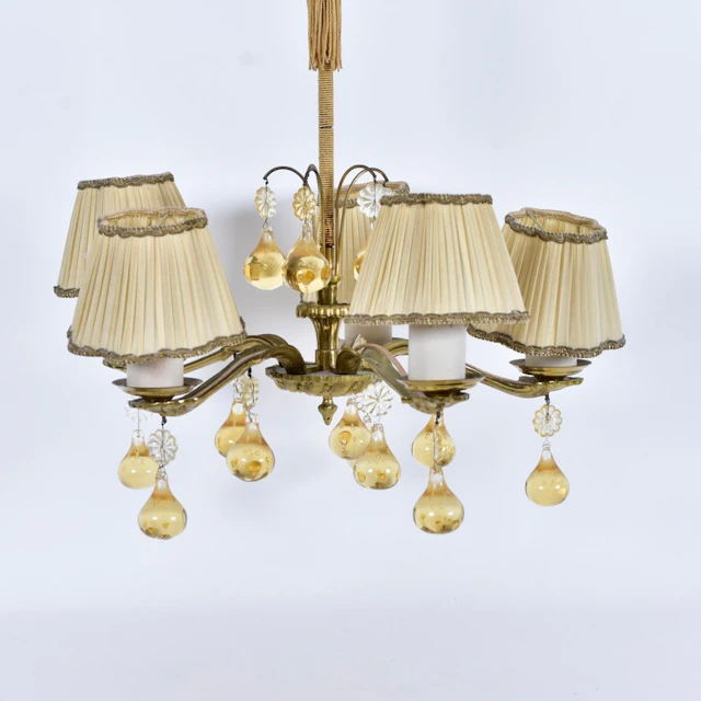 TAKLAMPA, med dropp prismor, 1900-tal.