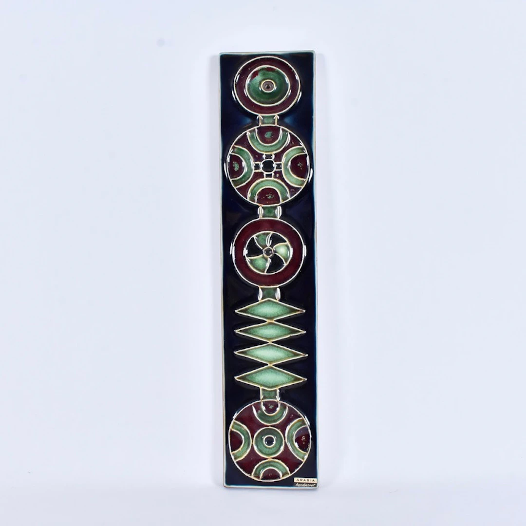 ANNIKKI HOVISAARI. Väggrelief, stengods, "Ornament", Arabia, Finland, 1960-tal.