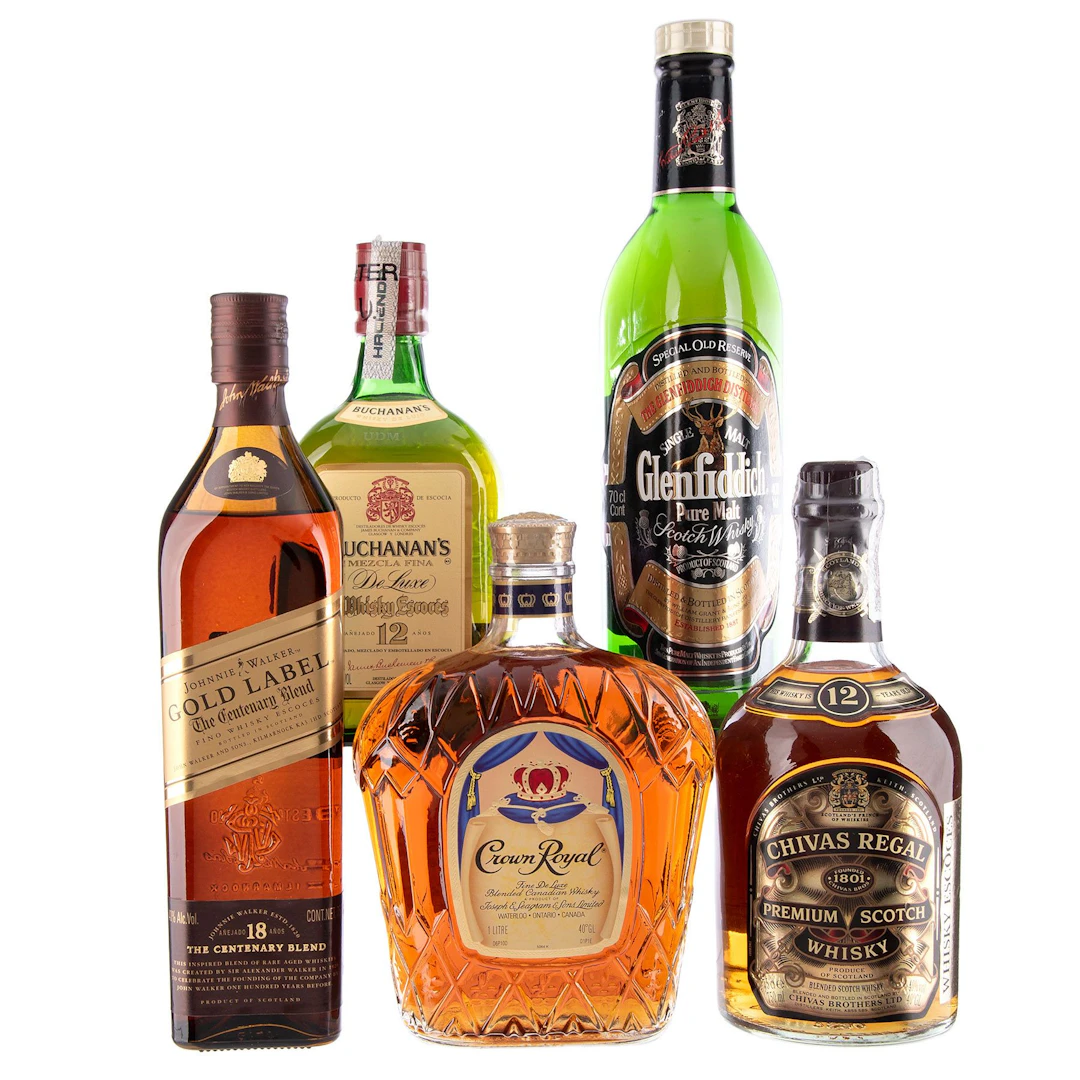 Whiskys Premium: Glenfiddich. Johnnie Walker Gold Label. Buchannans