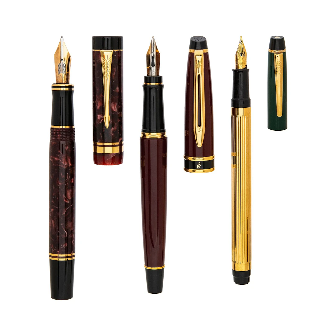 TRES ARTICULOS DE ESCRITURA WATERMAN, CROSS, PARKER EN ESMALTE Y METAL DORADO