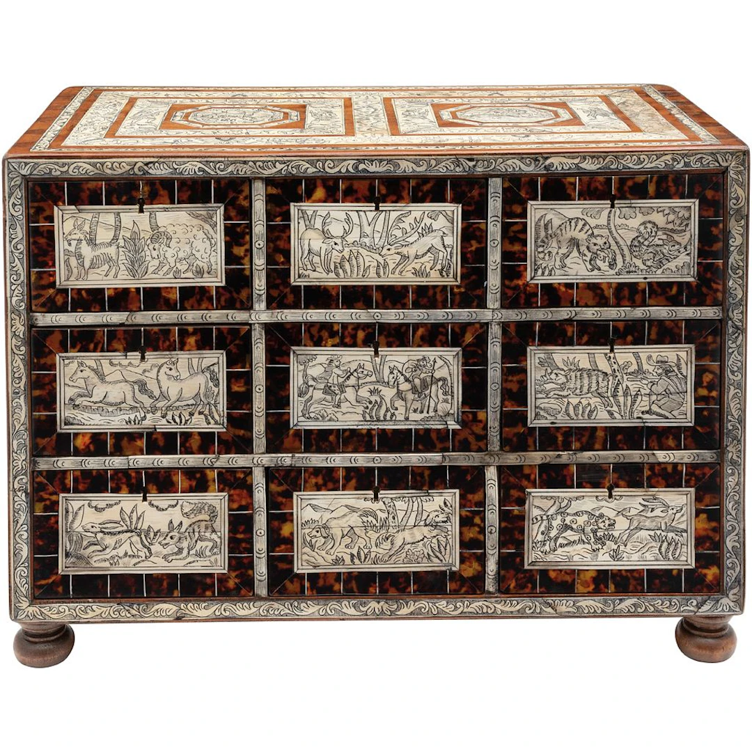 CONTADOR MÉXICO, CA. 1900. En madera enchapada de carey y lámina de