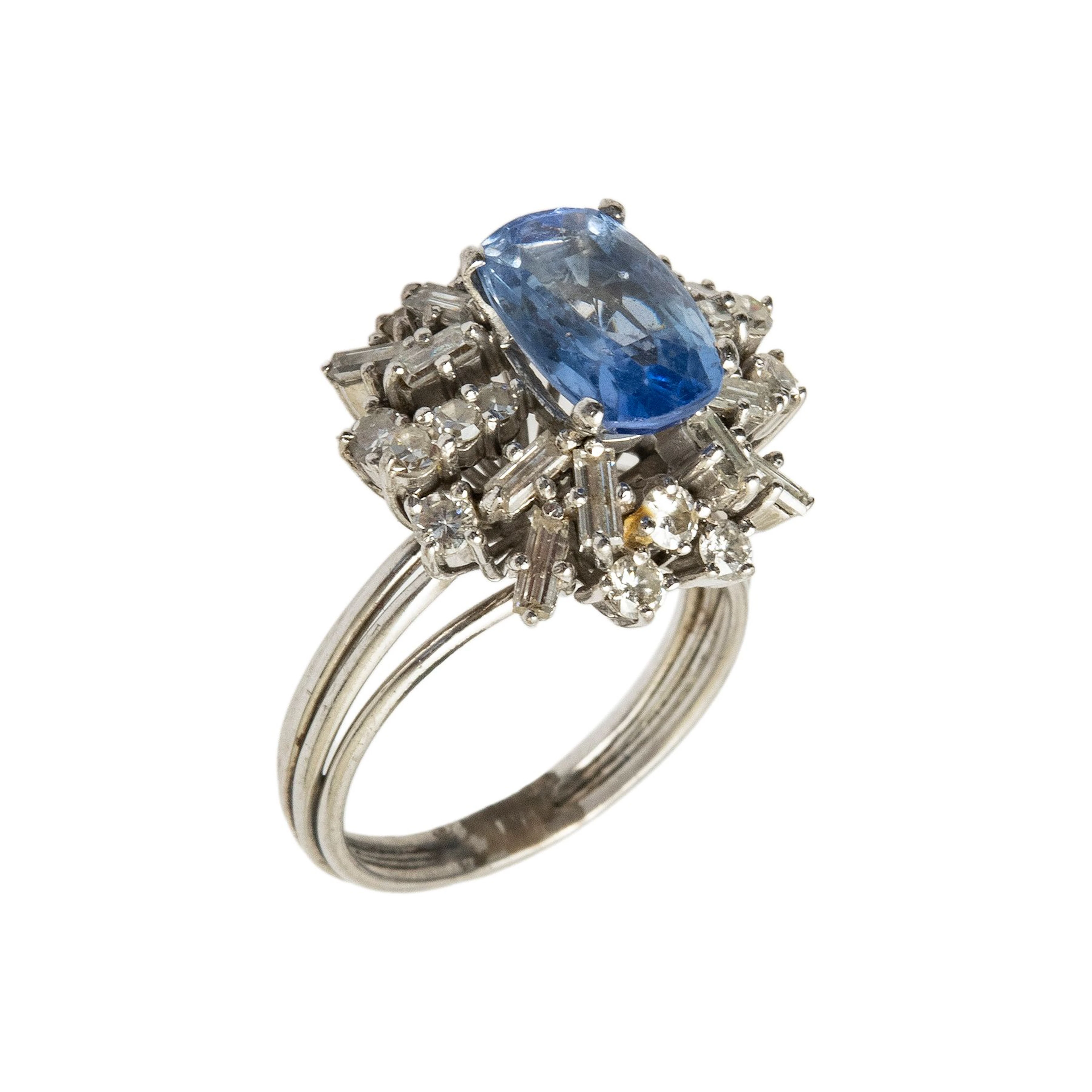 ANILLO CON ZAFIRO Y DIAMANTES EN PLATA AL PALADIO