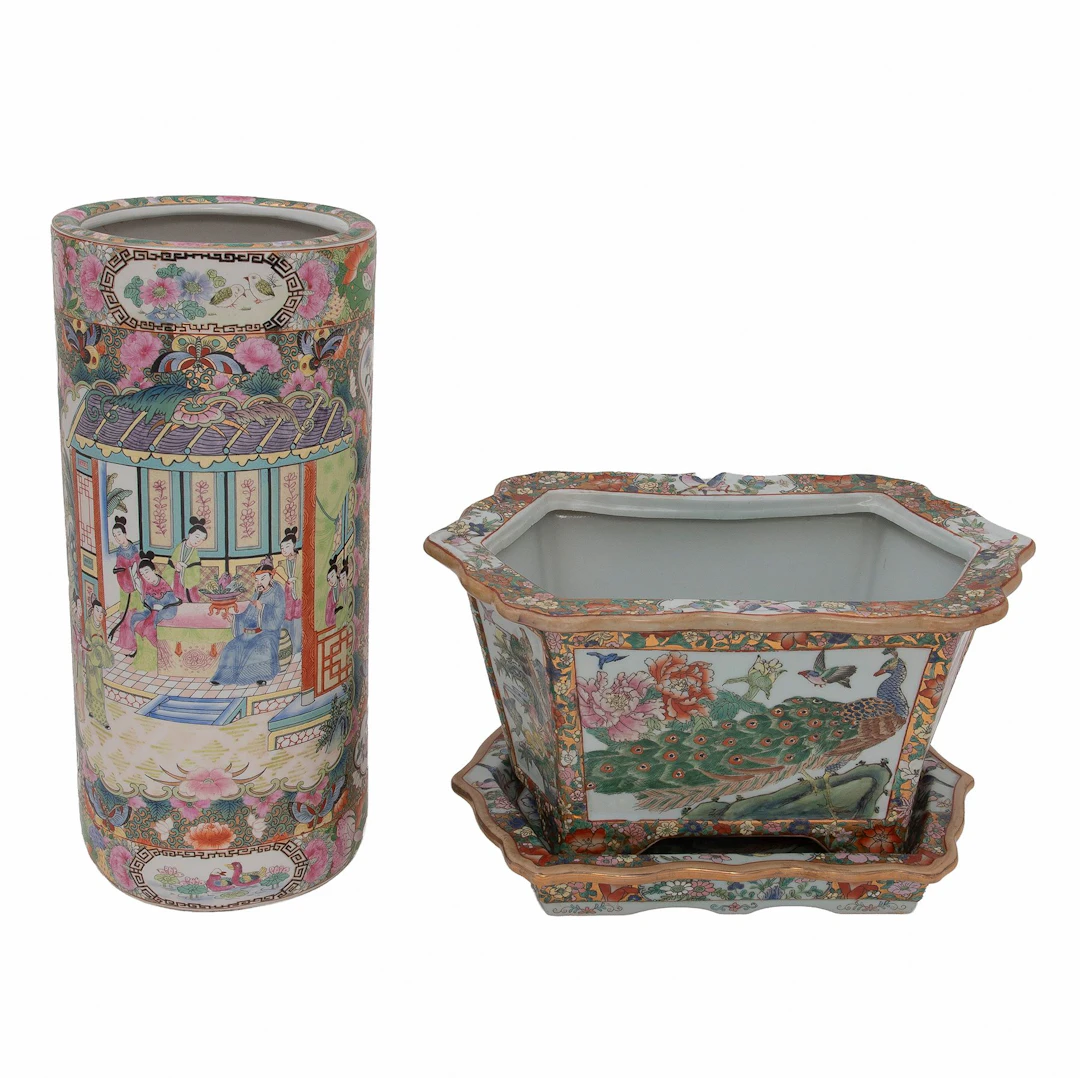 PARAGÚERO Y JARDINERA.CHINA,SXX.Elaboradas en porcelana esmaltada