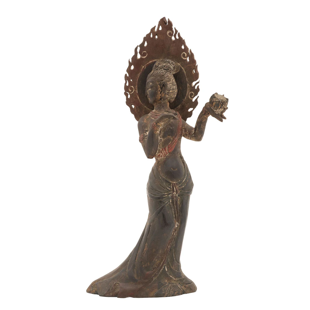 GUAN YIN. CHINA, PRIMERA MITAD DEL SIGLO XX Talla en madera, decoración