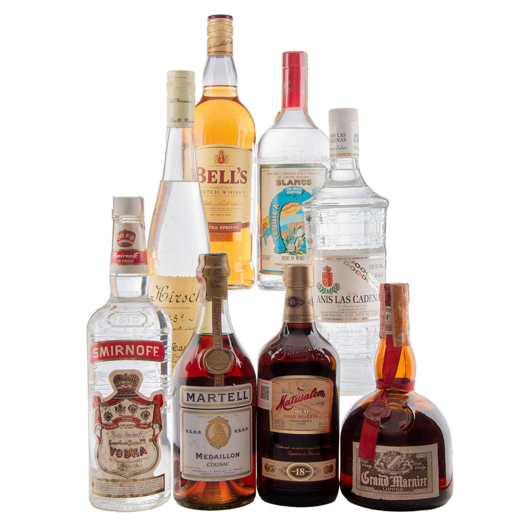 Destilados Varios: Martell medaillon. Tequila Herradura Blanco. Bells