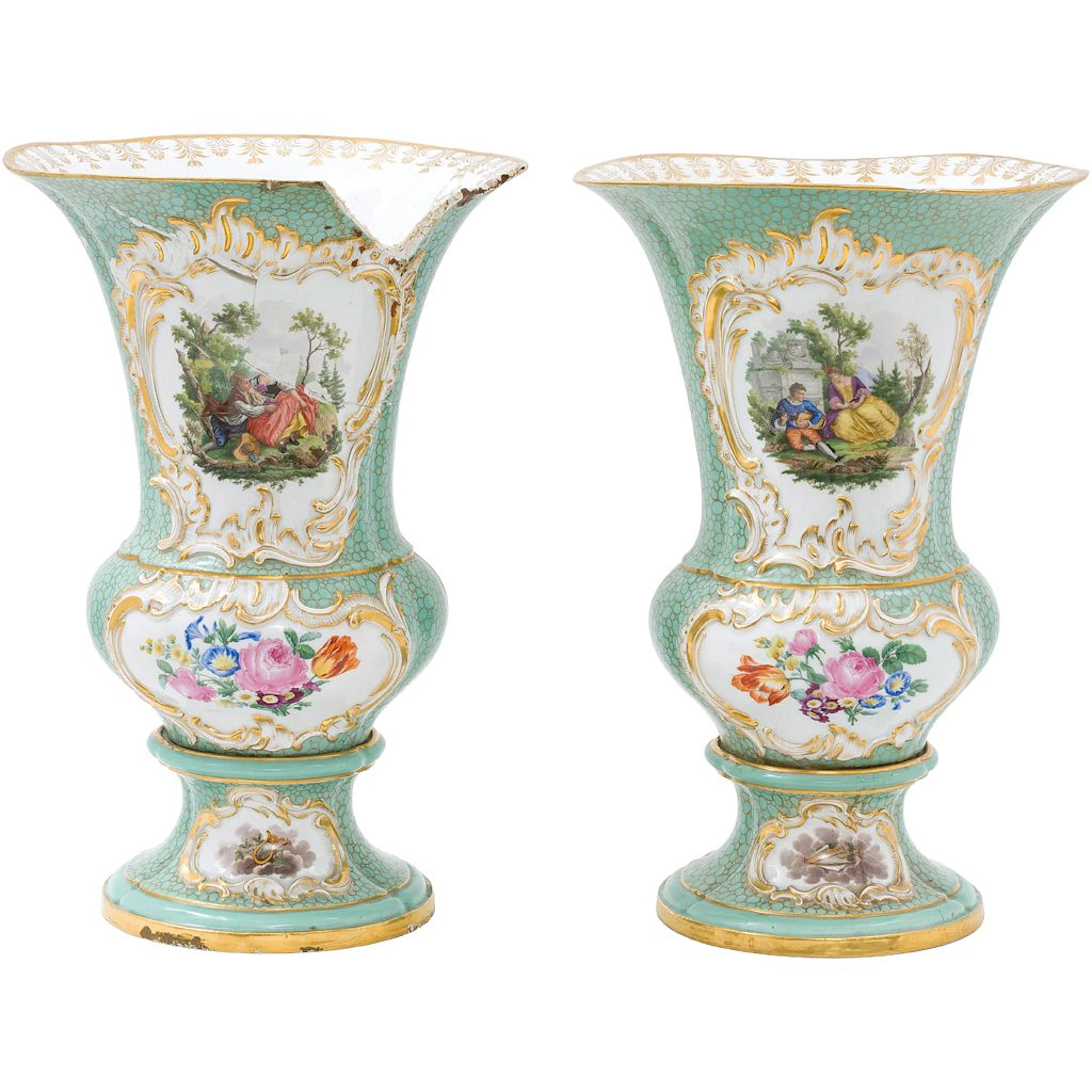 PAR DE JARRONES ALEMANIA, S XIX Estilo ROCOCÓ. En porcelana MEISSEN