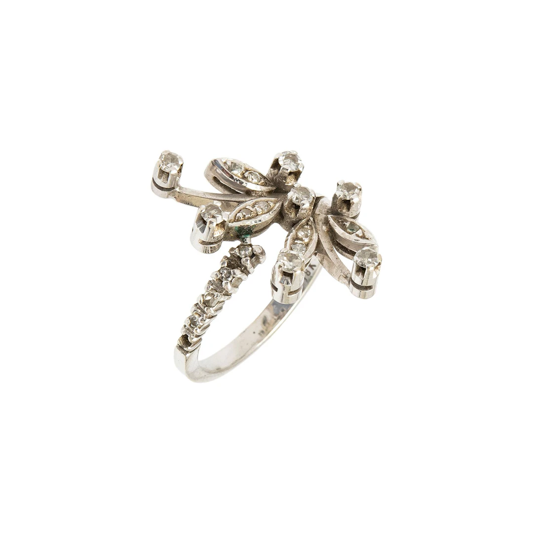 ANILLO CON DIAMANTES EN ORO BLANCO DE 18K