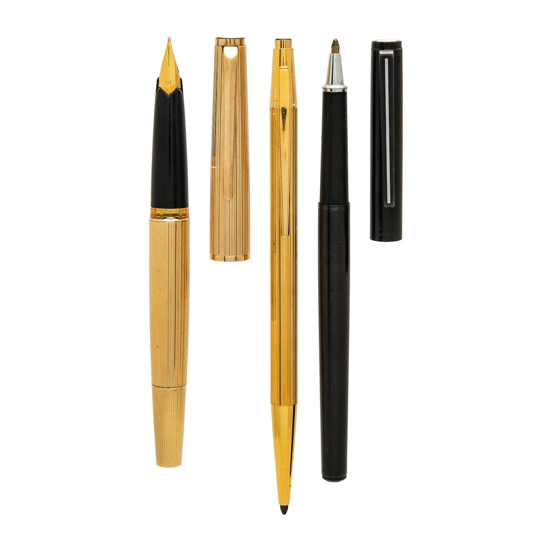TRES ARTICULOS DE ESCRITURA MONTBLANC VINTAGE EN METAL DORADO Y ESMALTE