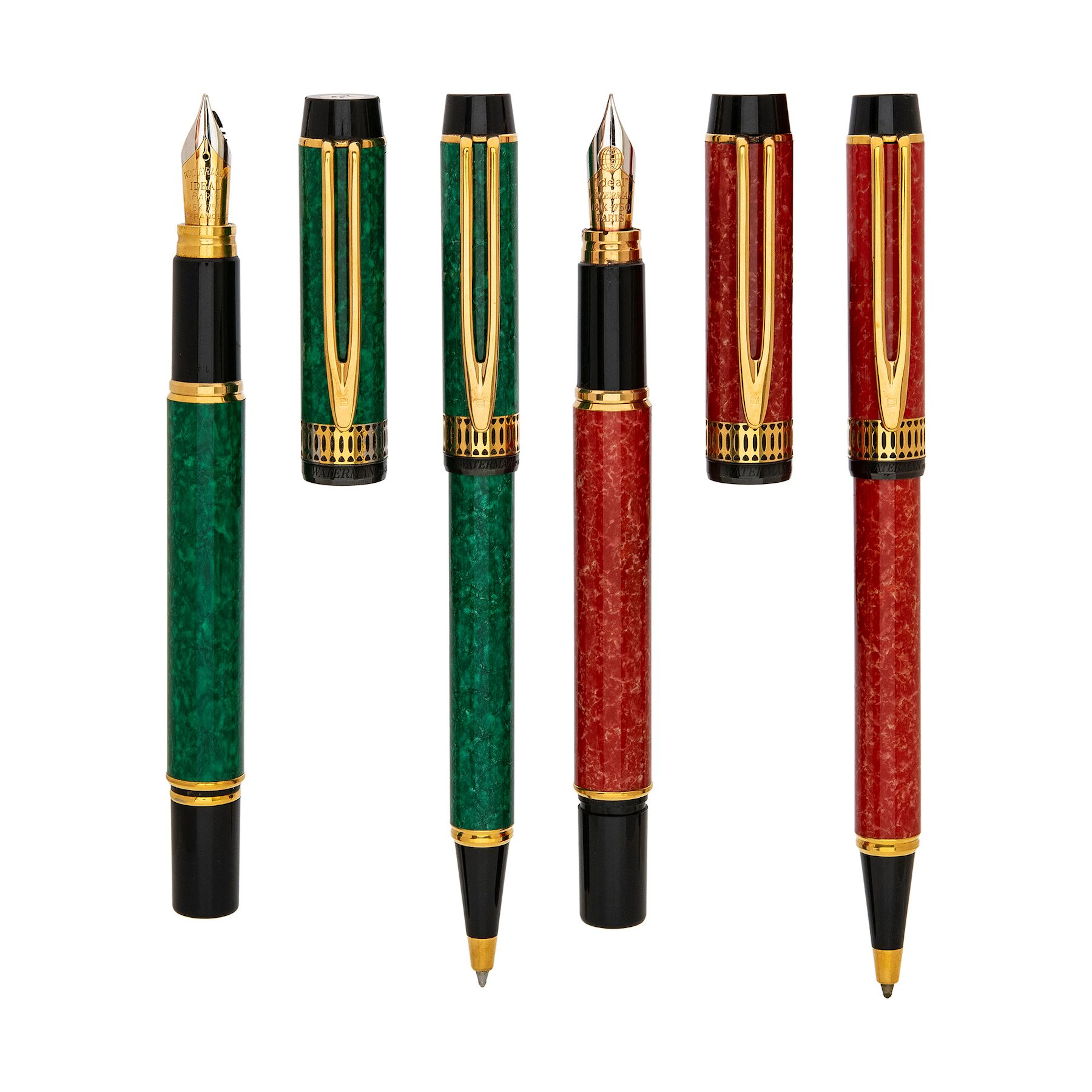 CUATRO ARTICULOS DE ESCRITURA EN ESMALTE Y METAL DORADO WATERMAN