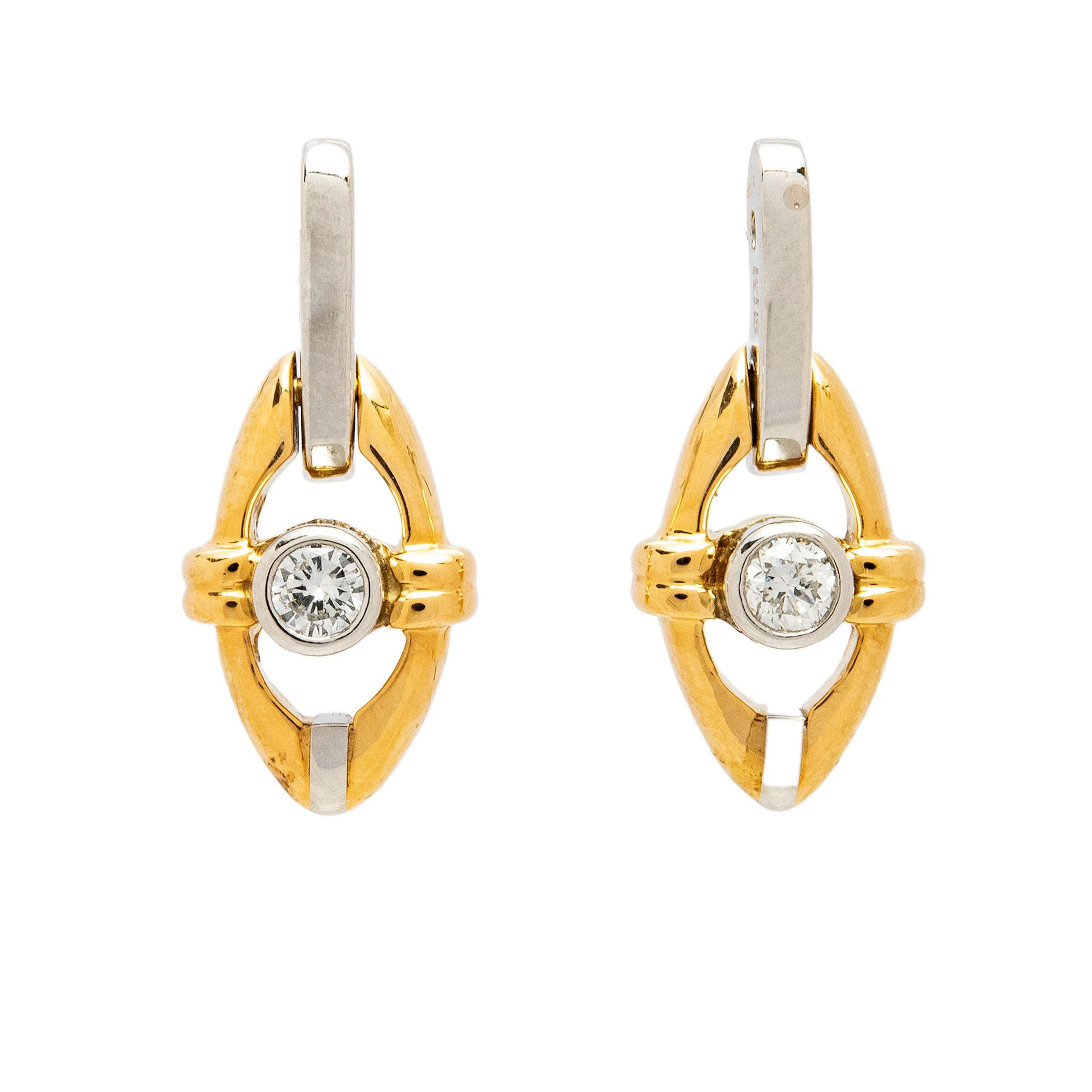 PAR DE BROQUELES CON DIAMANTES EN ORO AMARILLO Y BLANCO DE 18K